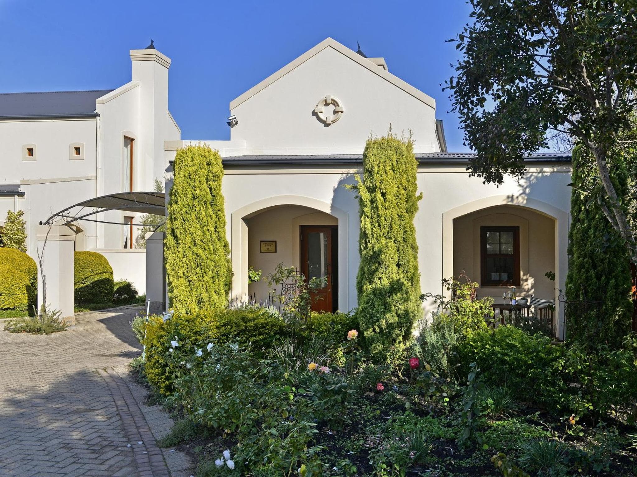 Petit Plaisir is a romantic self-catering cottage on the side of the village no1 photo 3