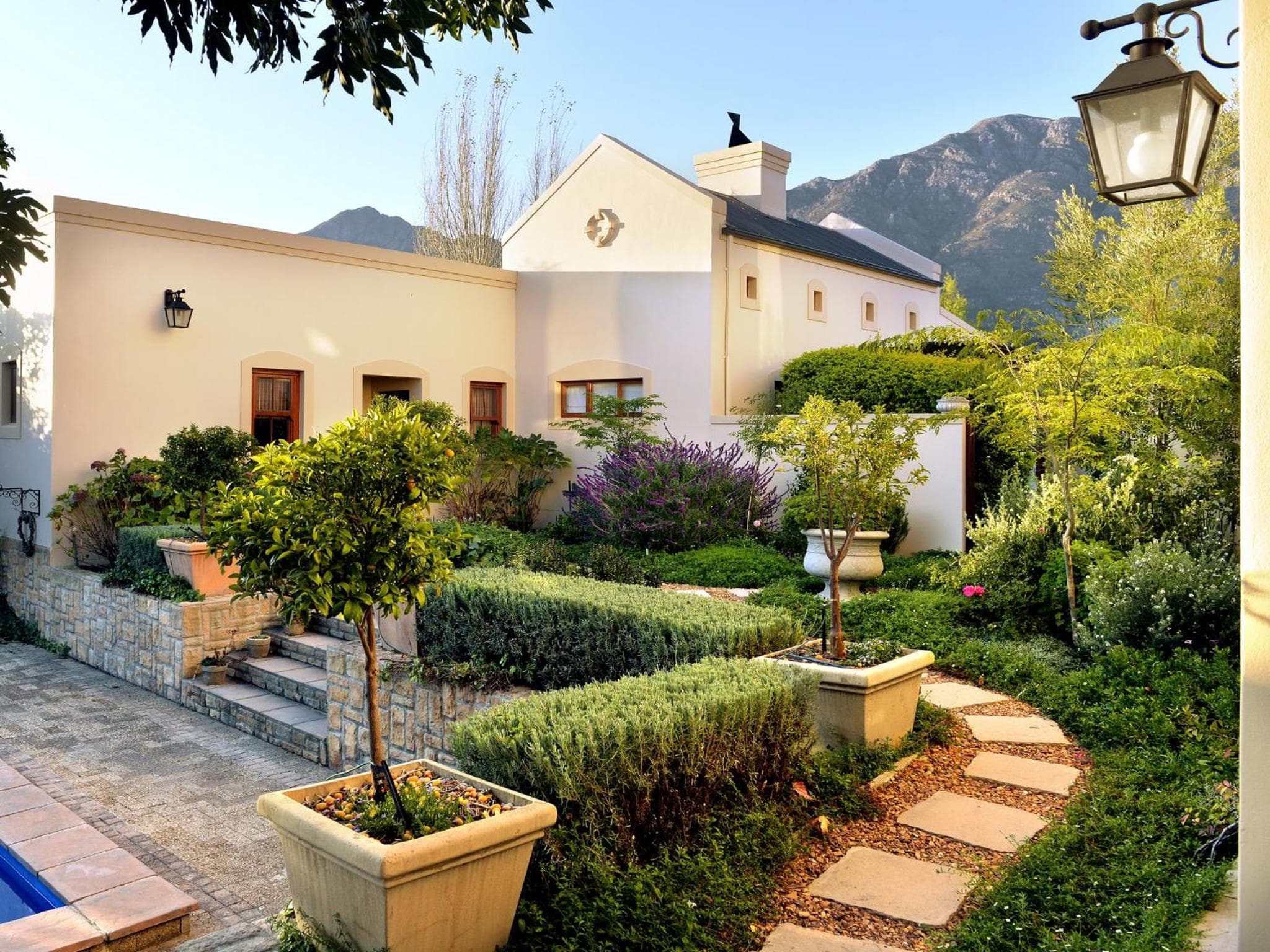 Petit Plaisir is a romantic self-catering cottage on the side of the village no1 photo 2