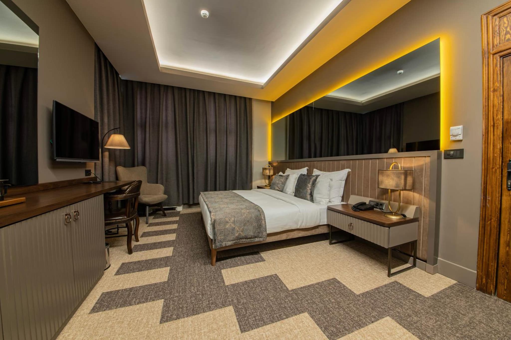 Four Mansions Hotel photo 5