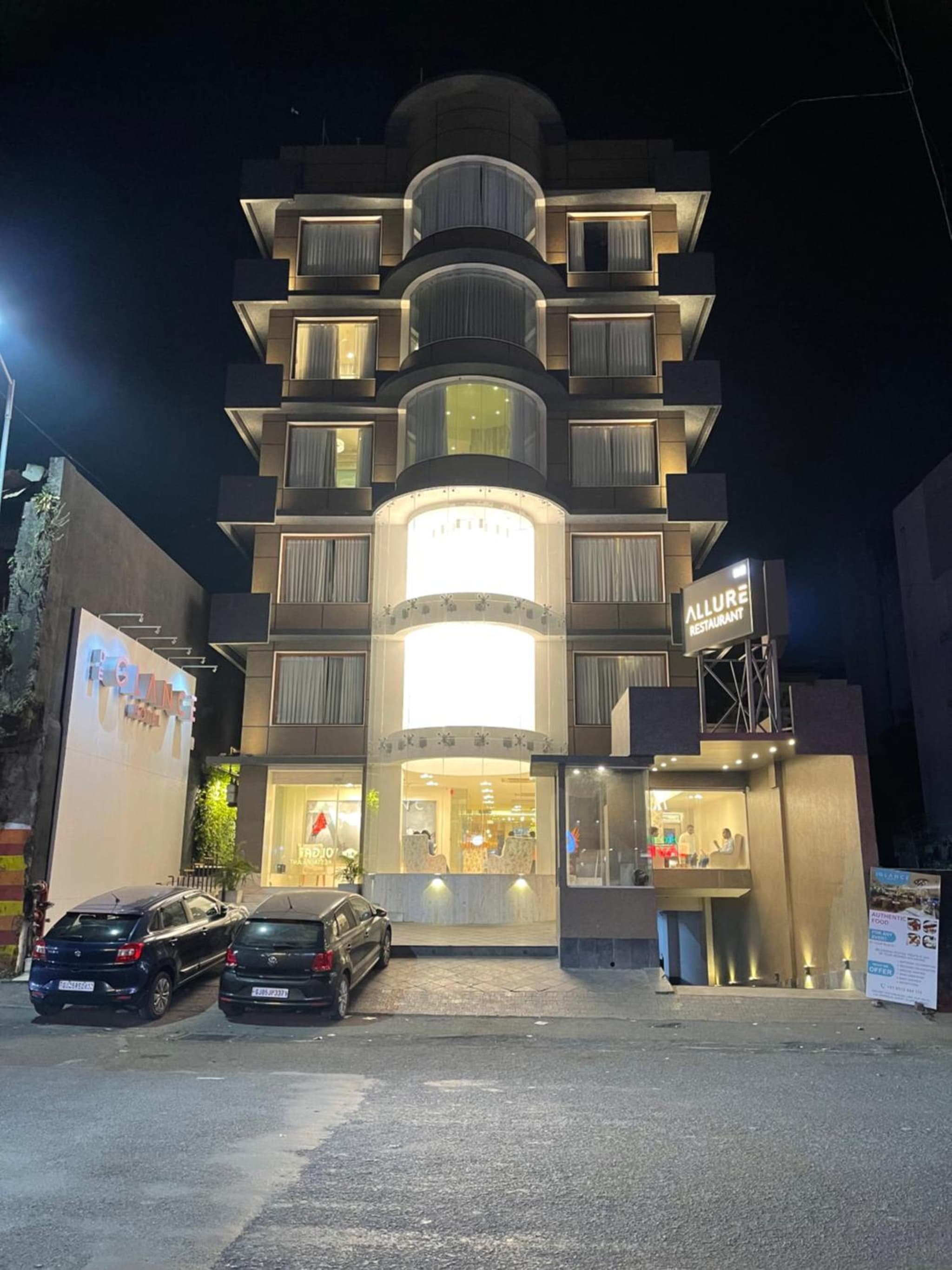 De Glance Hotel, Near Surat Railway Station