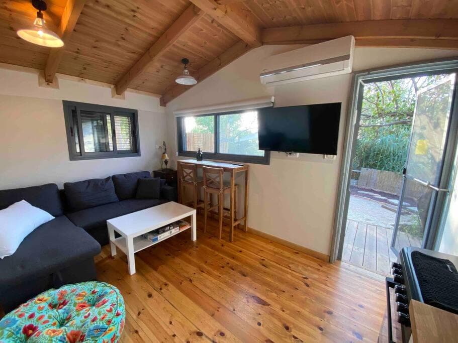 Bit cabin near the airport photo 6