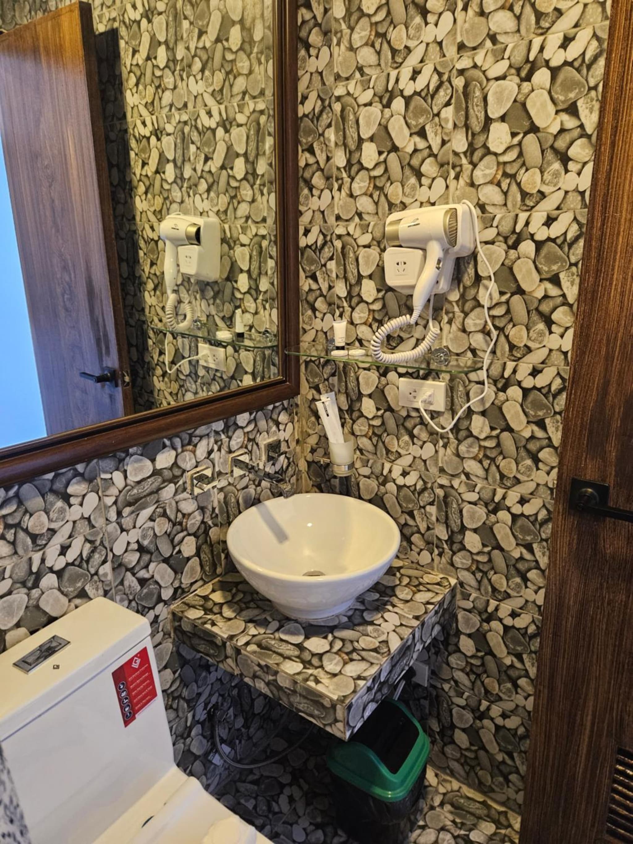 Pacific Bay Grand Suites photo 5