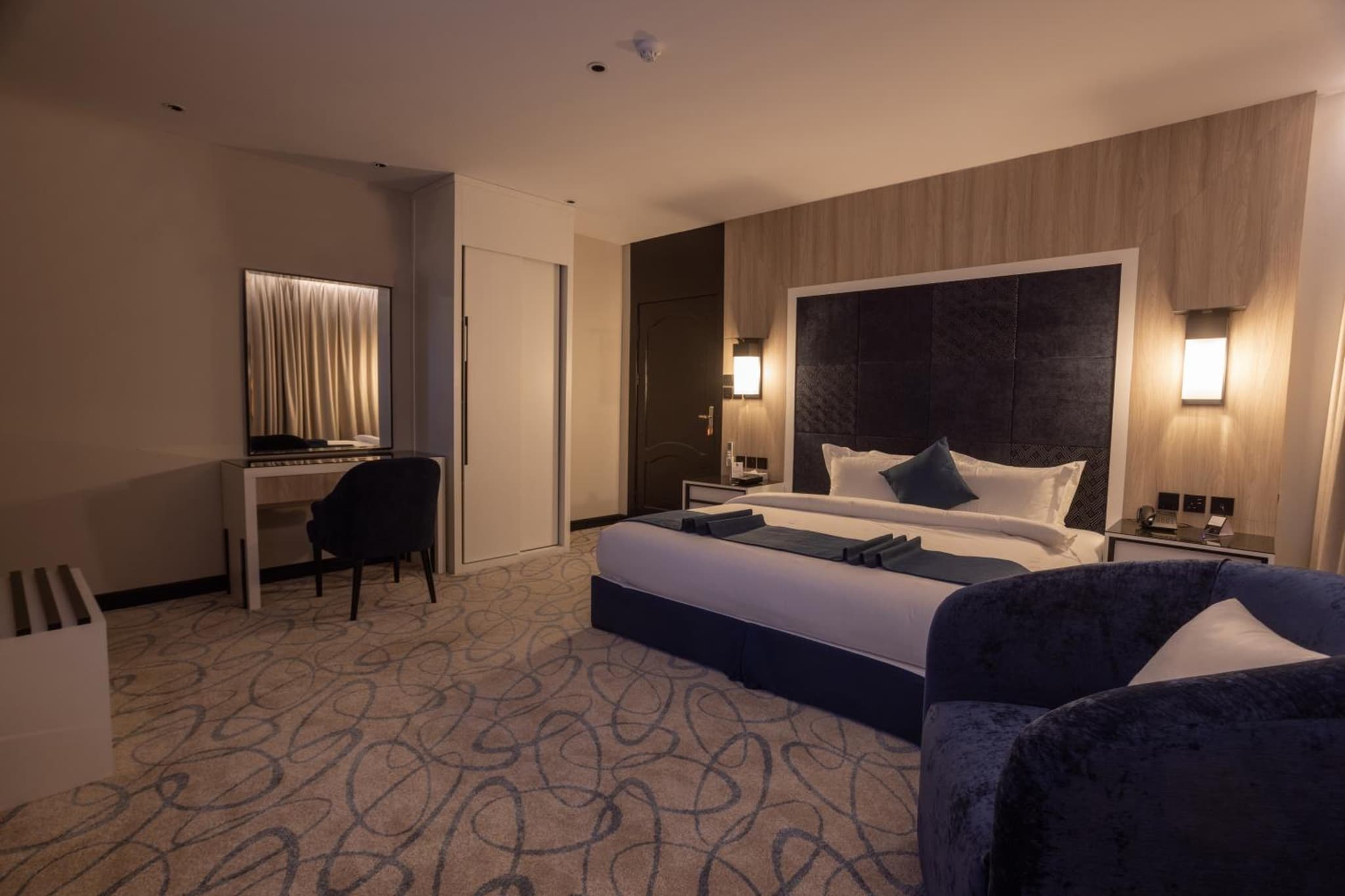 Skyline Hotel & Suites photo 5