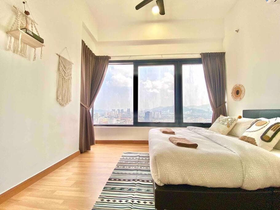 Tropicana 218 Macalister #Top Floor #360 degree View #Local Eateries and convenient store #Infinity Pool #Georgetown #Near Island Hospital photo 5