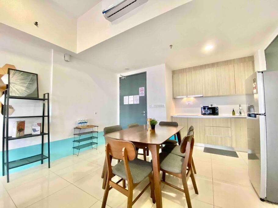 Tropicana 218 Macalister #Top Floor #360 degree View #Local Eateries and convenient store #Infinity Pool #Georgetown #Near Island Hospital photo 4