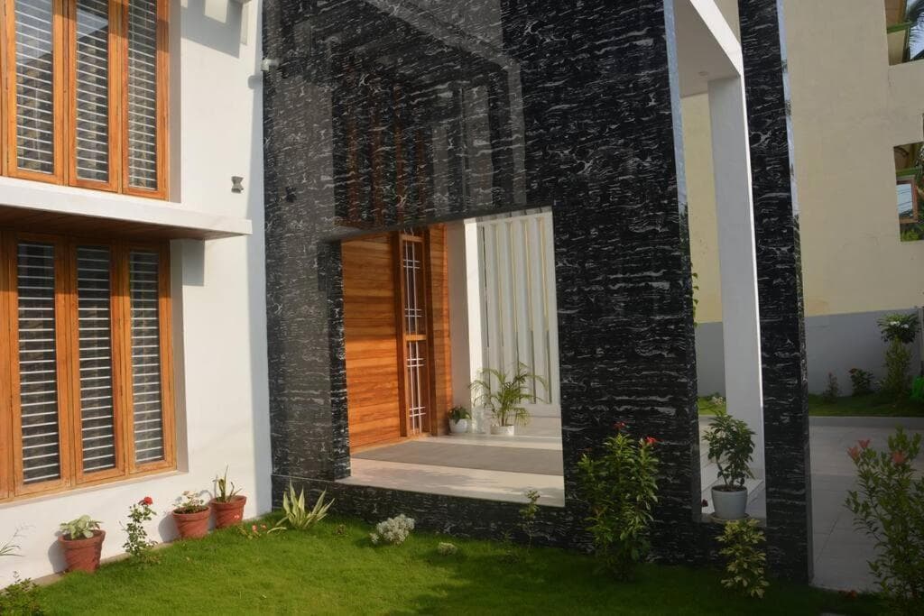 Earth - Luxurious 5 BHK AC Villa at Mysore photo 2