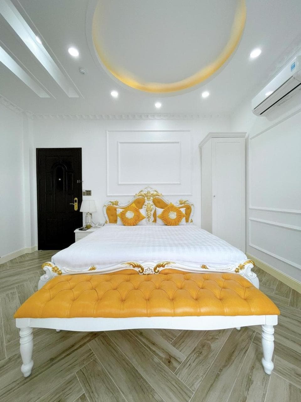 Paris Hotel & Cafe photo 3