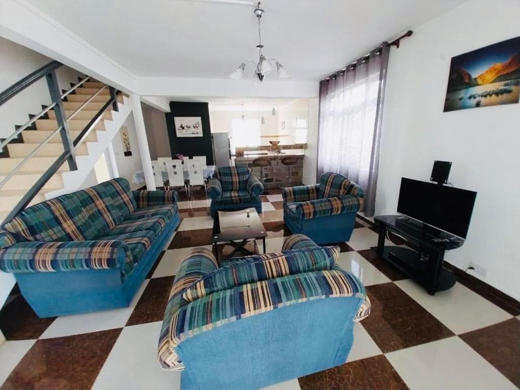 Spacious Three Bedroom Apartment photo 8
