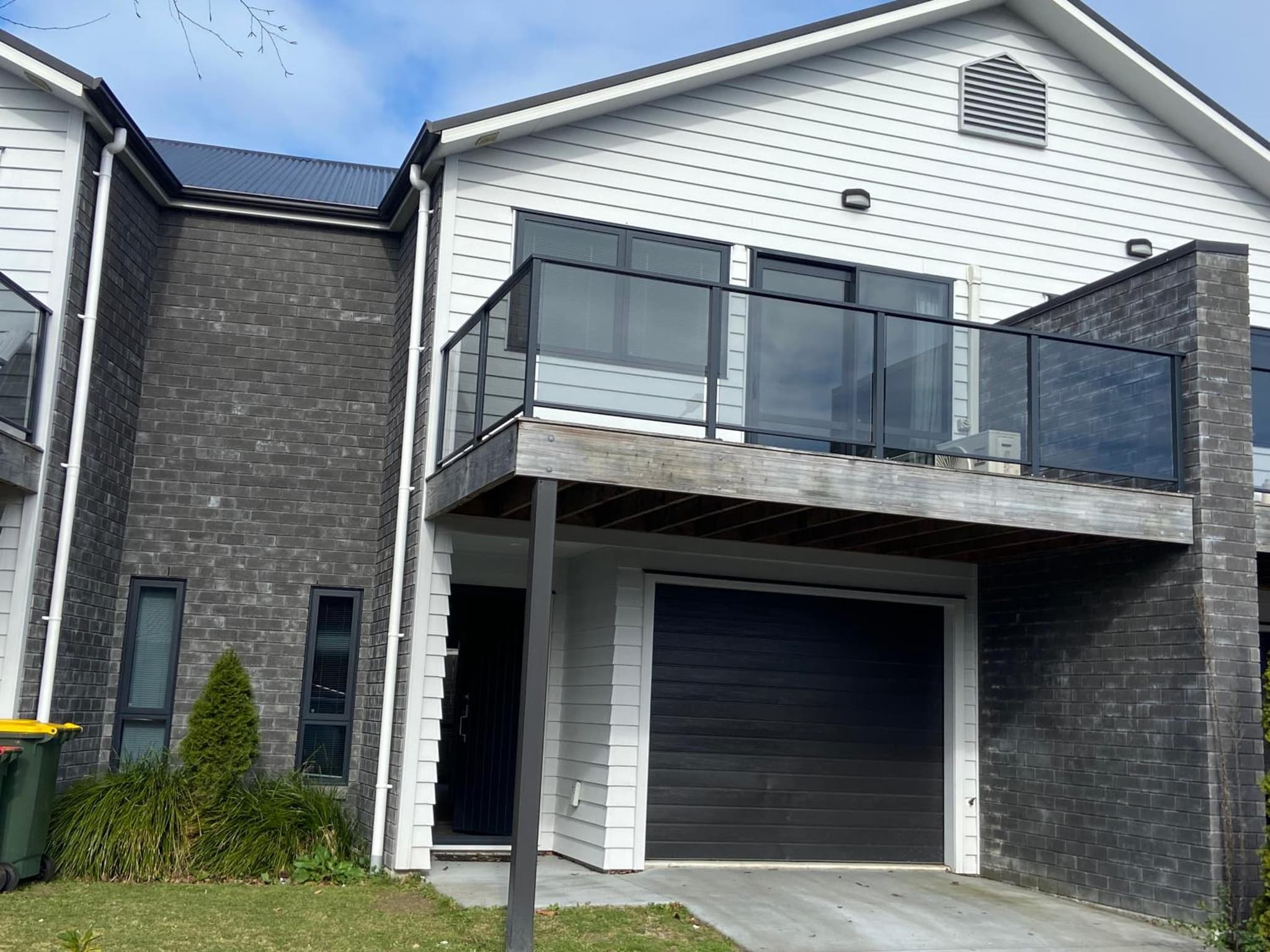Hamilton Hospital Retreat - 2 Bedroom Townhouse Modern Warm Quiet
