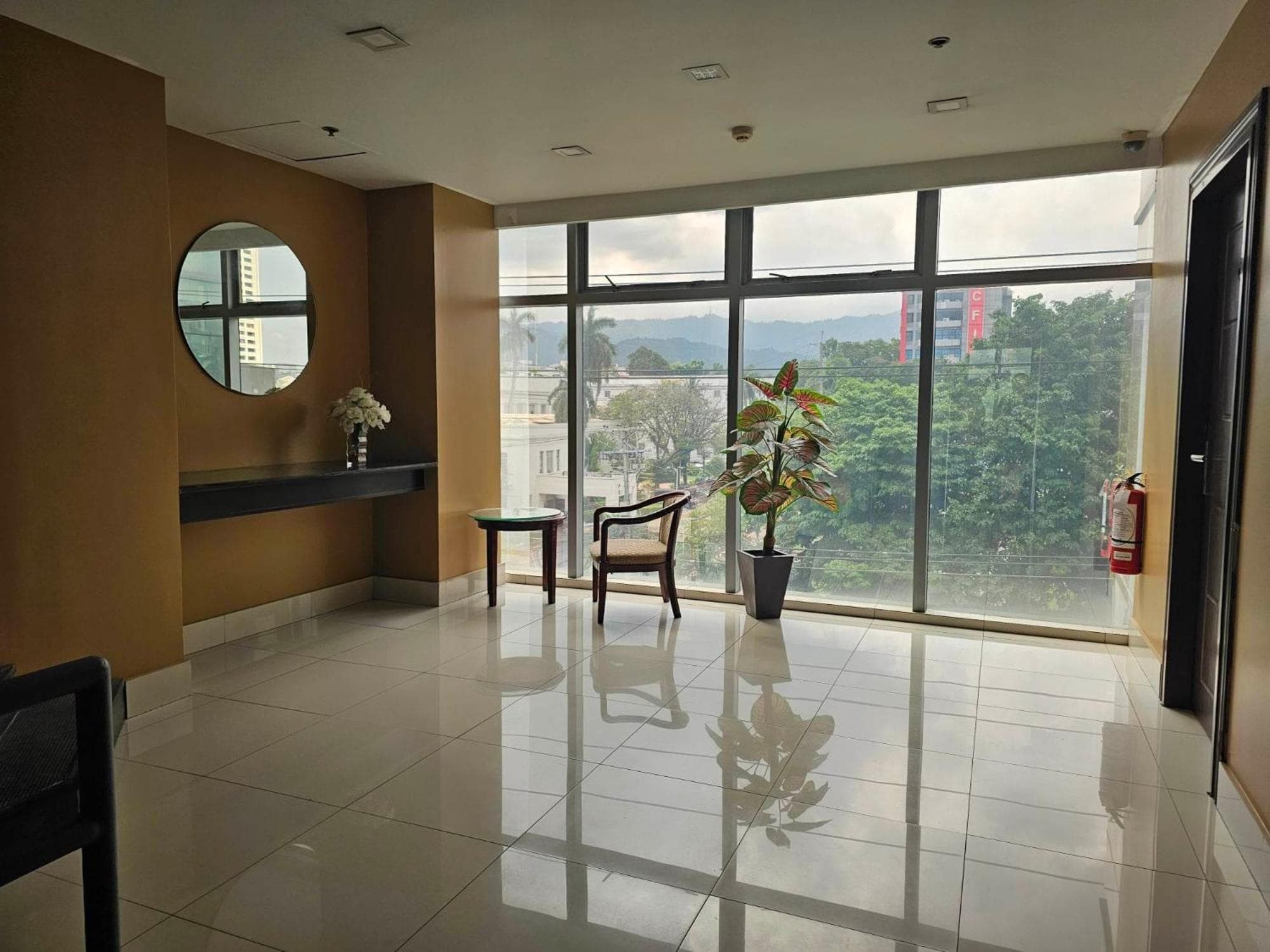 Cebu Capitol Central Hotel & Suites powered by Cocotel photo 5