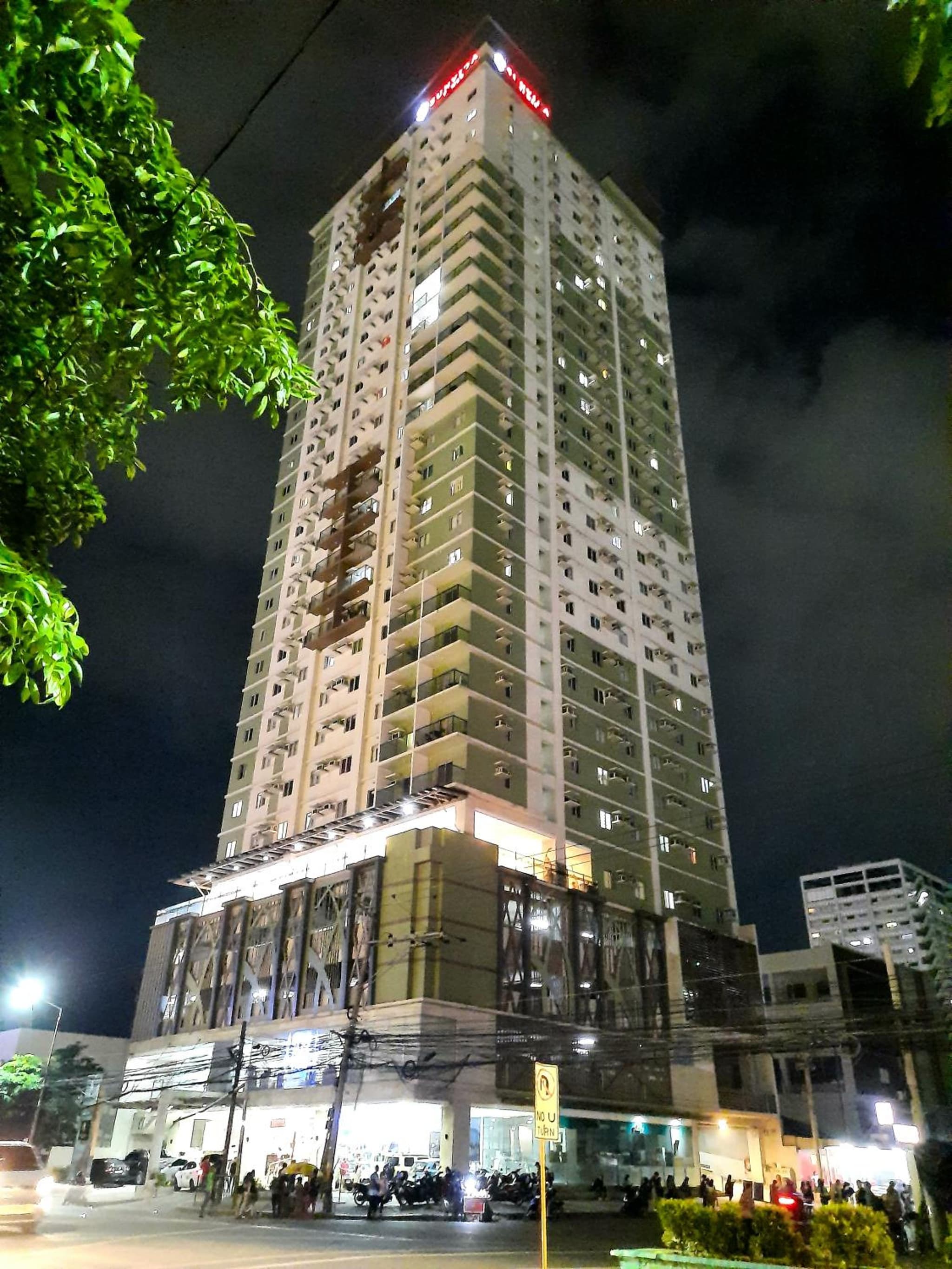 1809 Sunvida Tower Condo across SM City Cebu photo 2