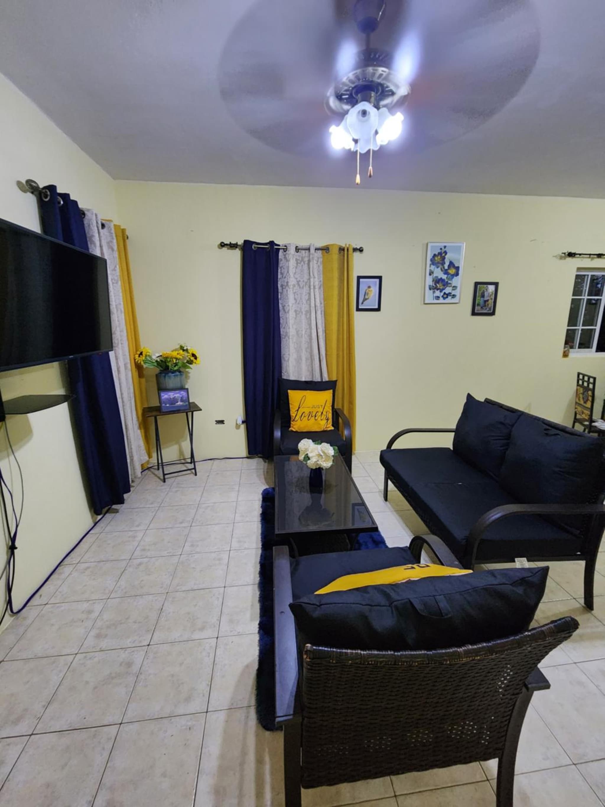Single Room on Farcas Drive photo 7