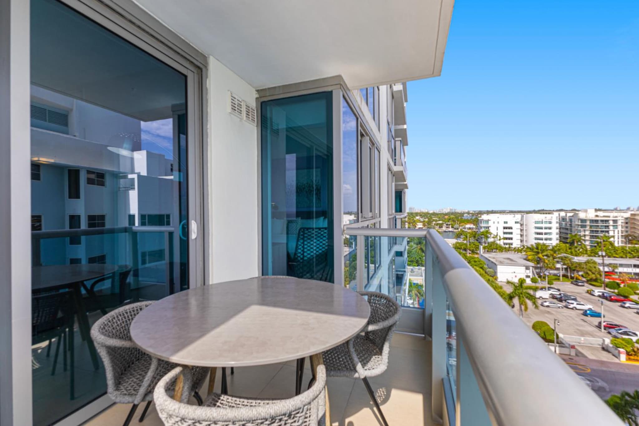 Dharma Home Suites Miami Beach at Monte Carlo photo 9