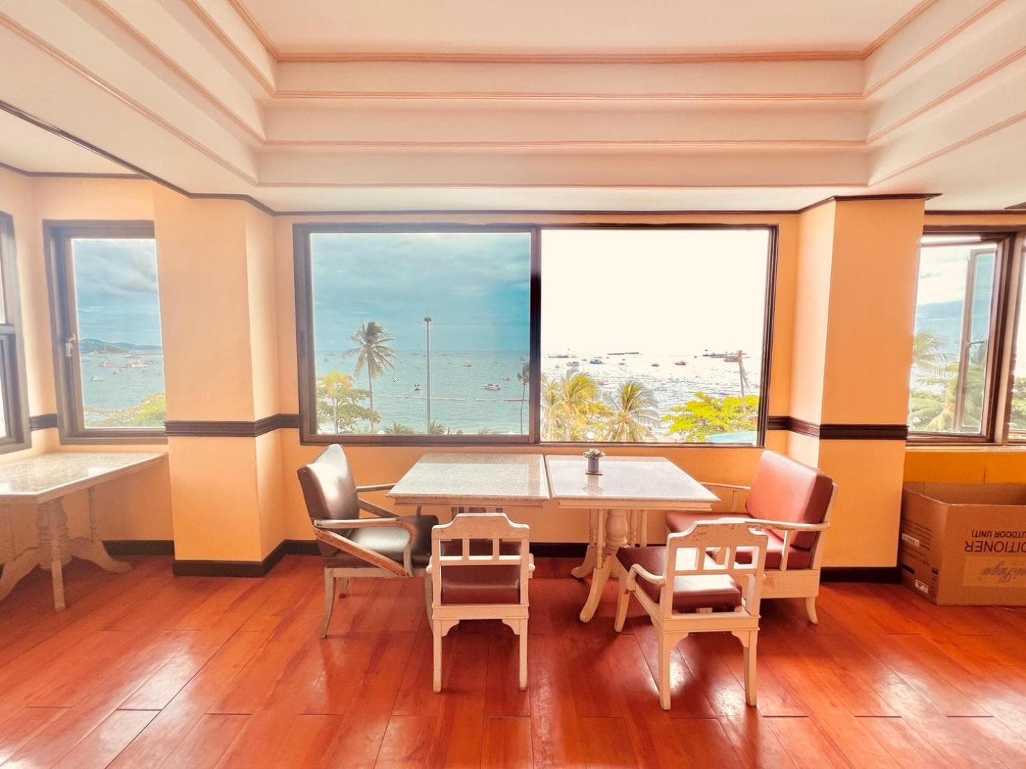 AA Hotel Pattaya photo 9