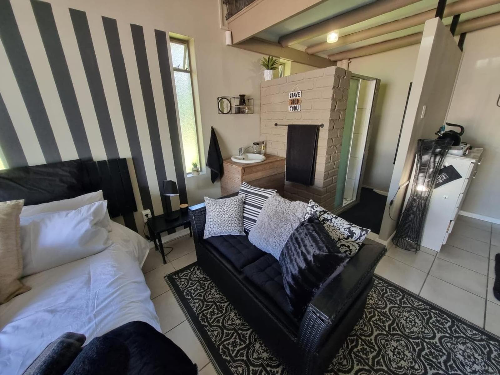 Angel 8 AirBnB Apartment 2 photo 3