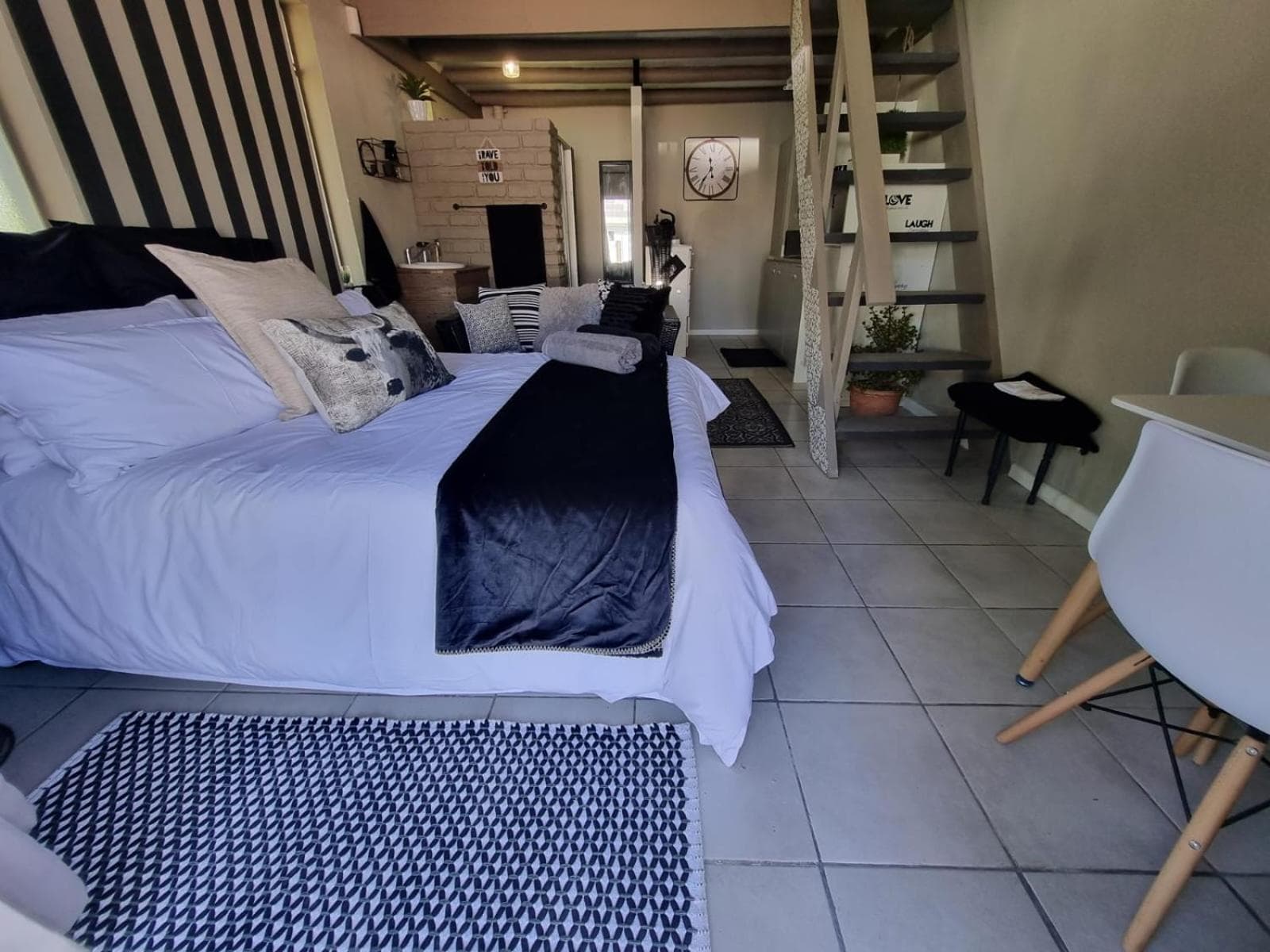 Angel 8 AirBnB Apartment 2 photo 9