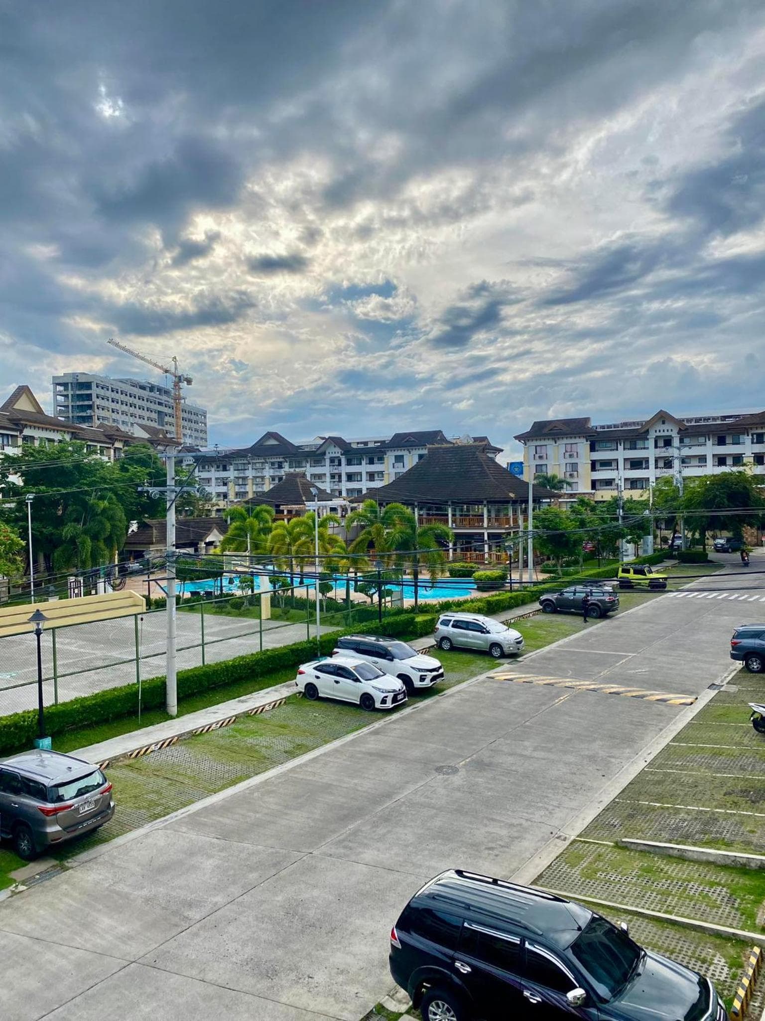 Modern 1BR with King Bed beside SM Mall photo 7