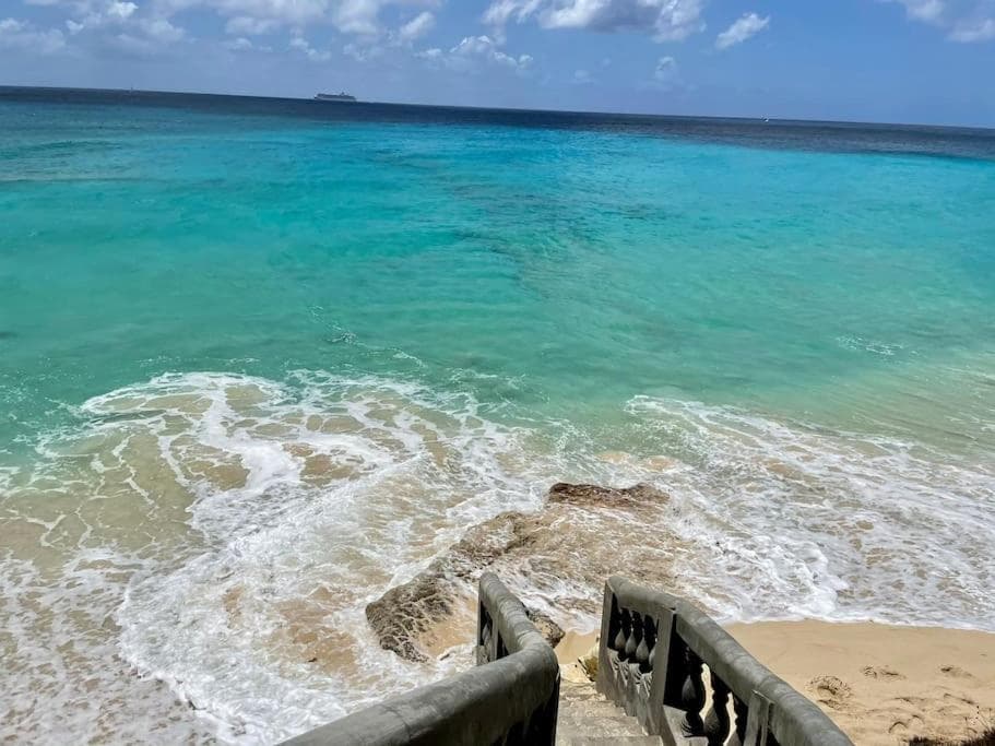 Beachfront luxury 2br condo photo 6
