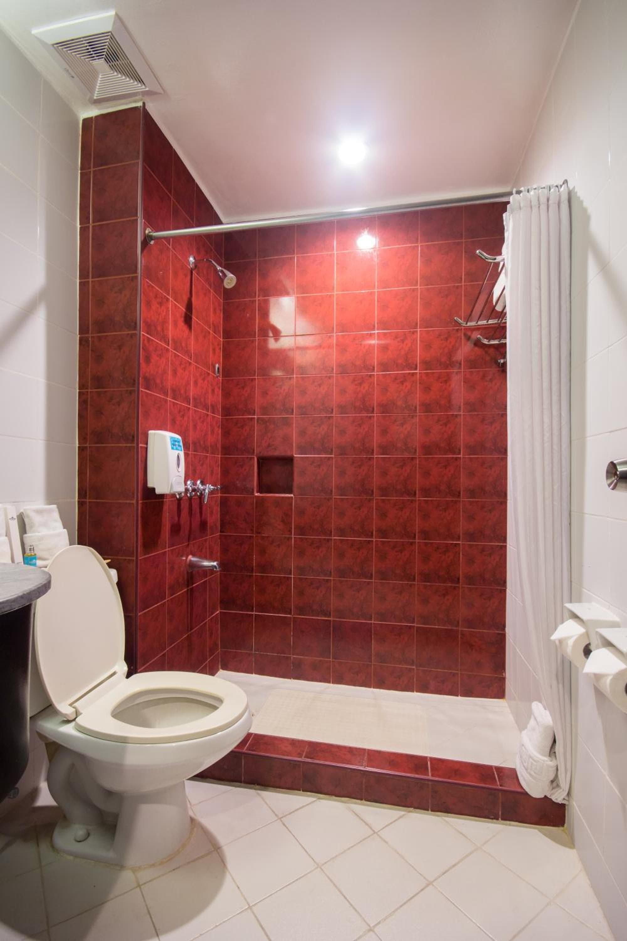 Microtel by Wyndham Eagle Ridge photo 6