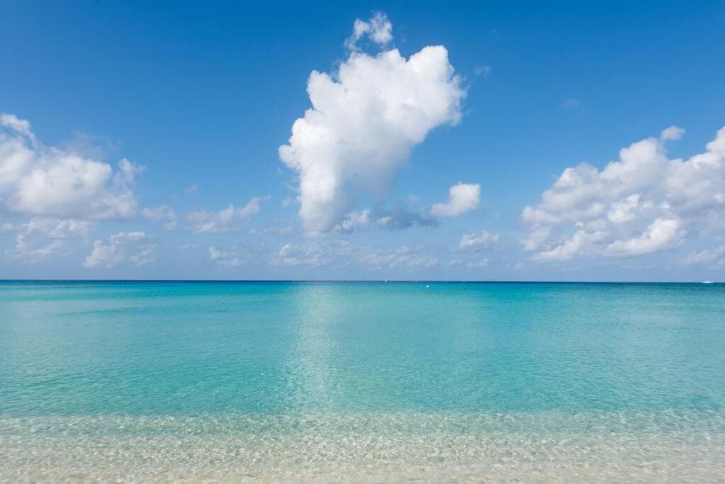 Oceanfront with 7 mile beach views, Ground-Floor, Pool, Sleeps 6 photo 2
