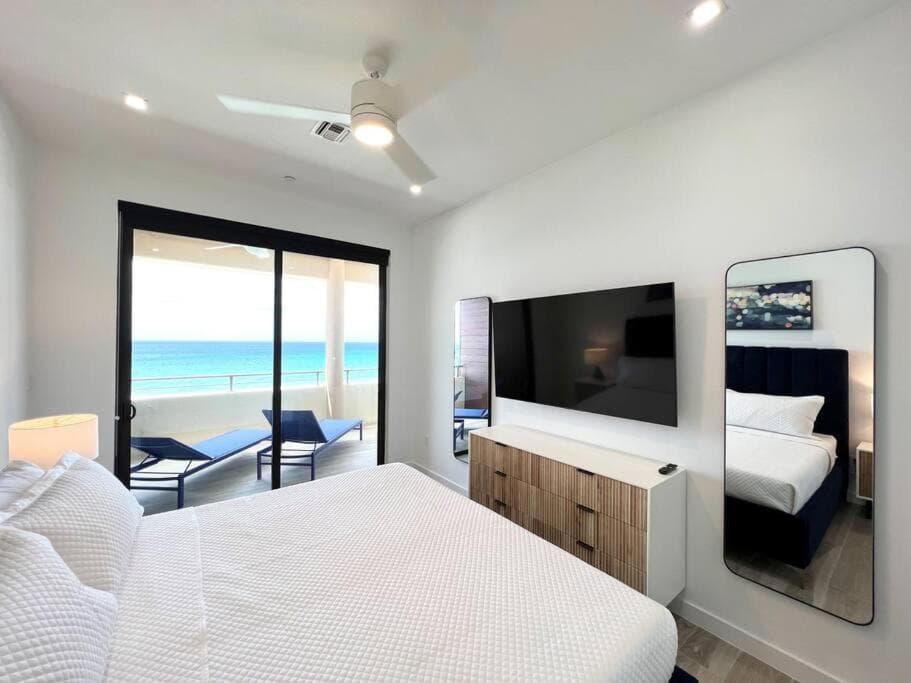 Oceanfront with 7 mile beach views, Ground-Floor, Pool, Sleeps 6 photo 8