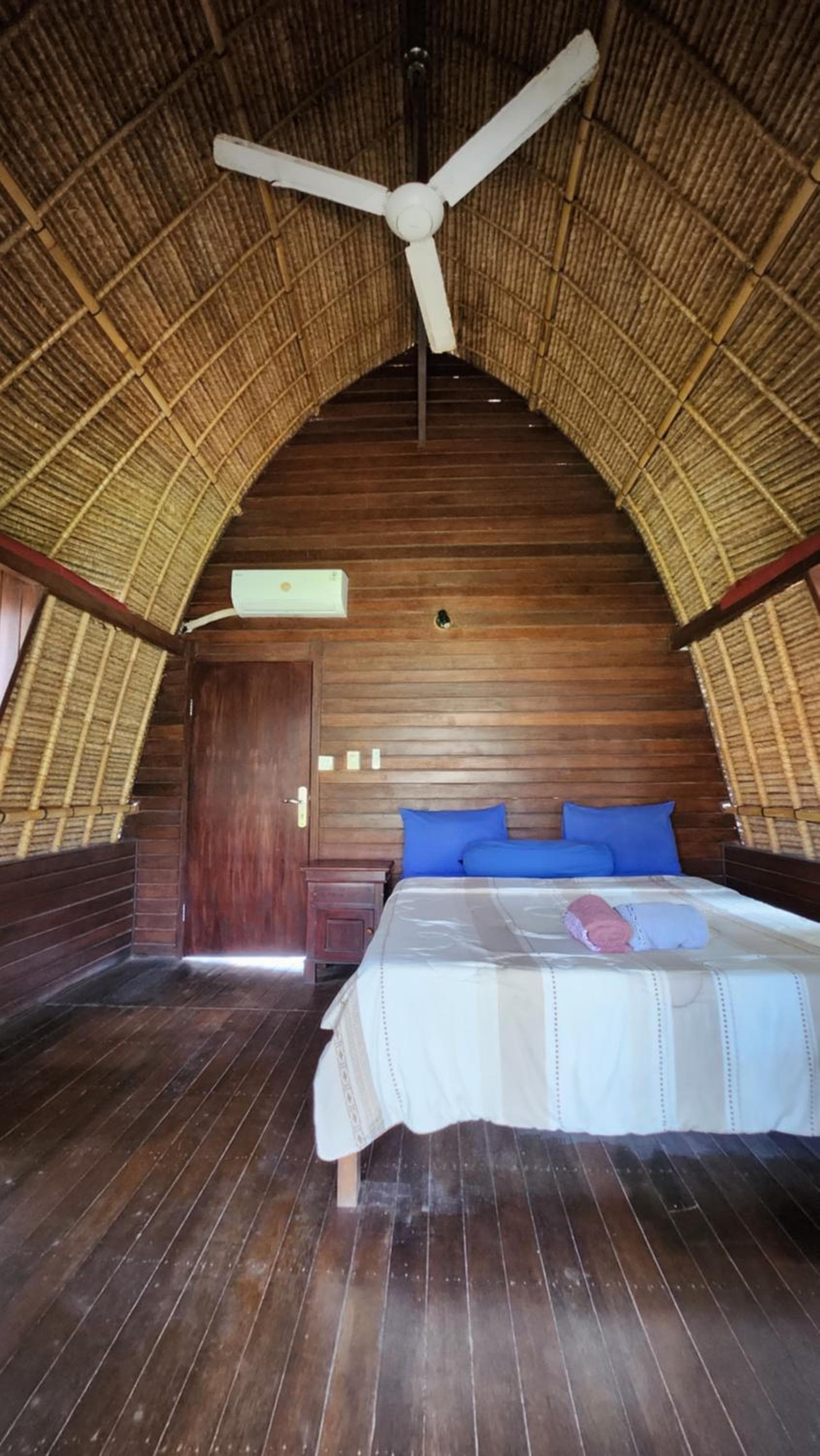 Suka Beach Bungalow photo 8