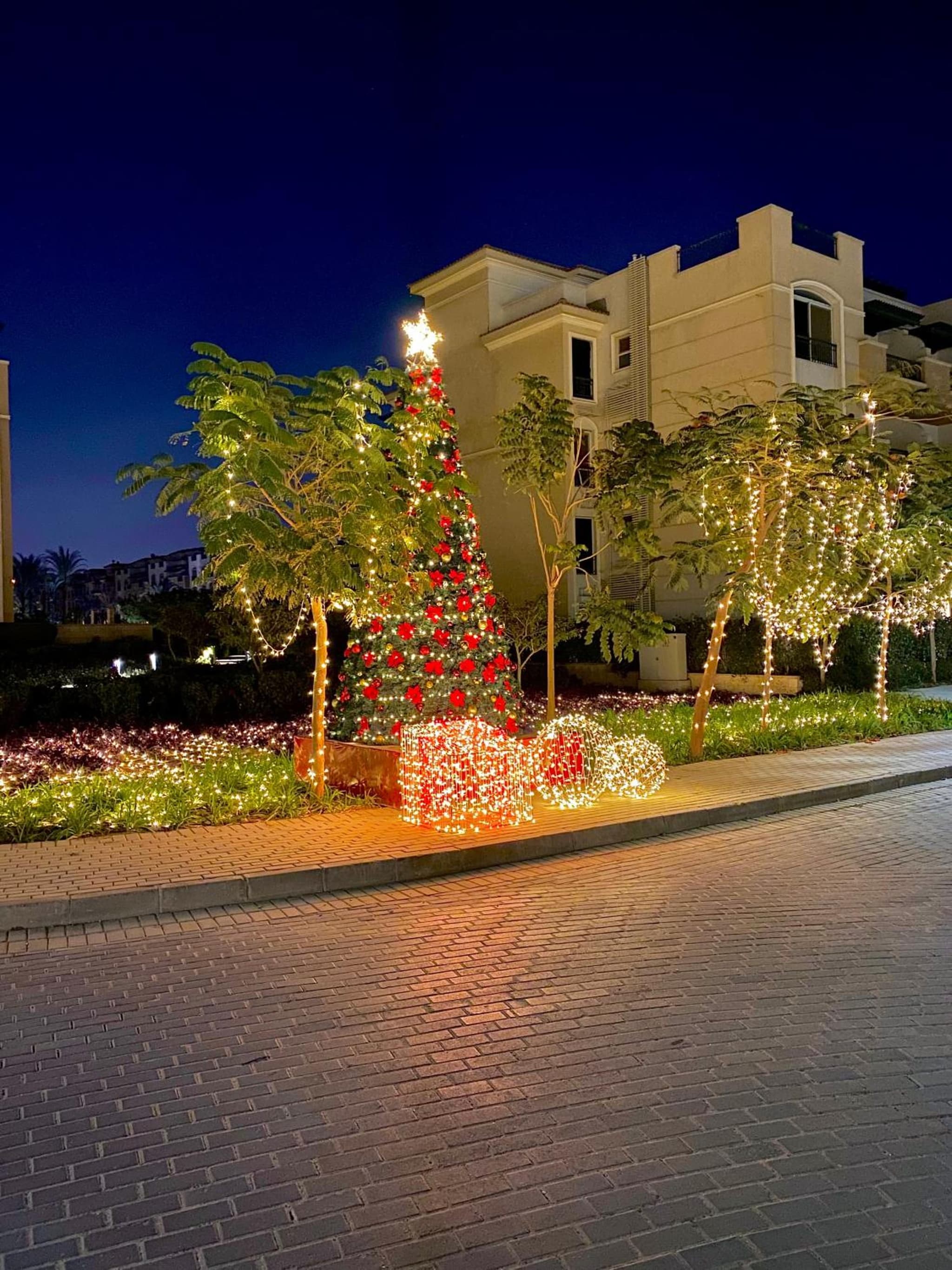 Ultra Luxury 3BR with Pools ,Sports ,Dining in Gated compound, Close to all sites