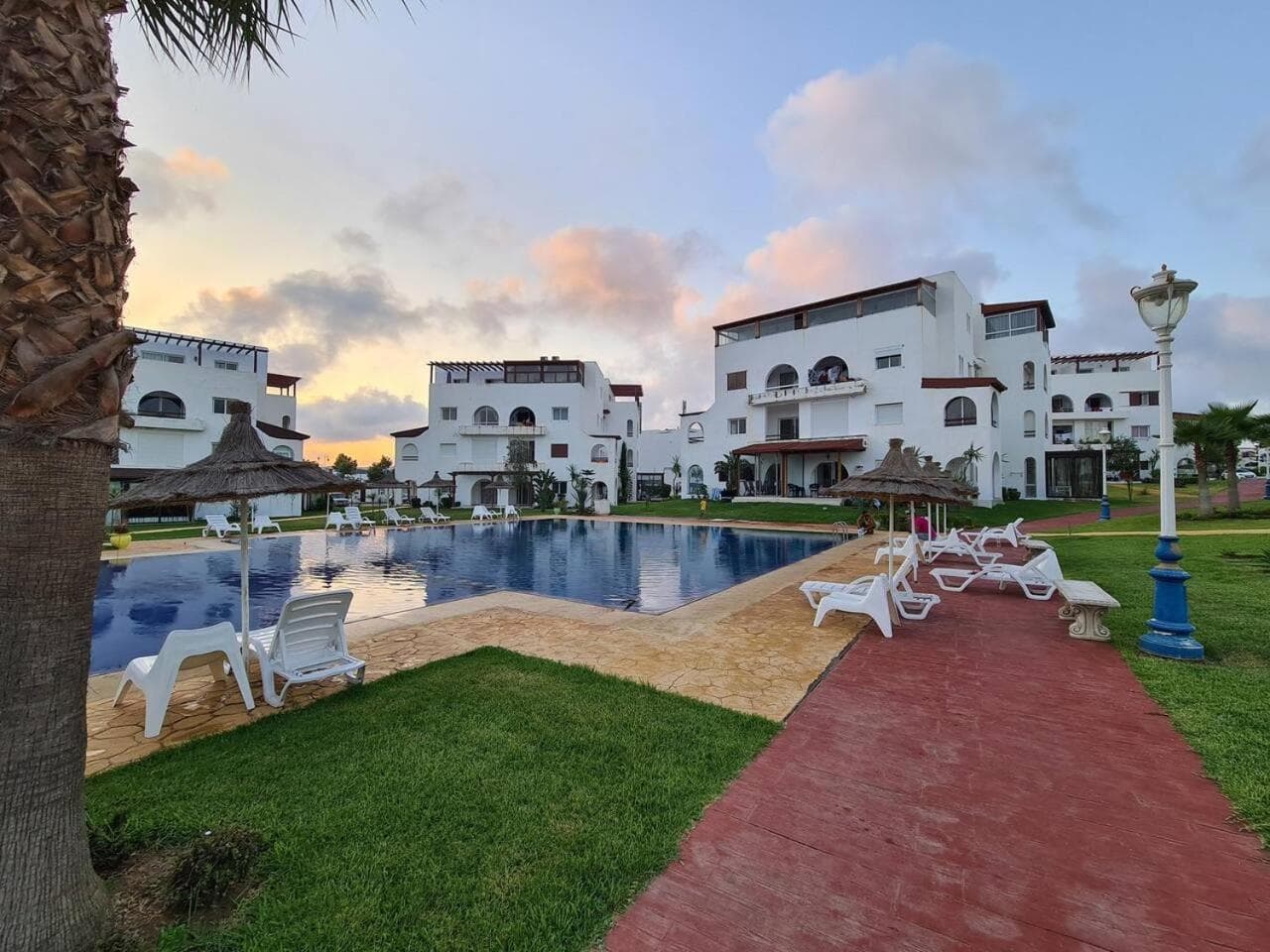 Superbe appartement avec une vue panoramique sur piscine