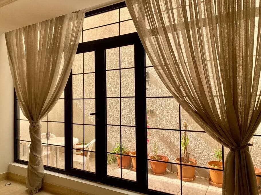 Almajdeah luxurious apt Walk to BlVD photo 2