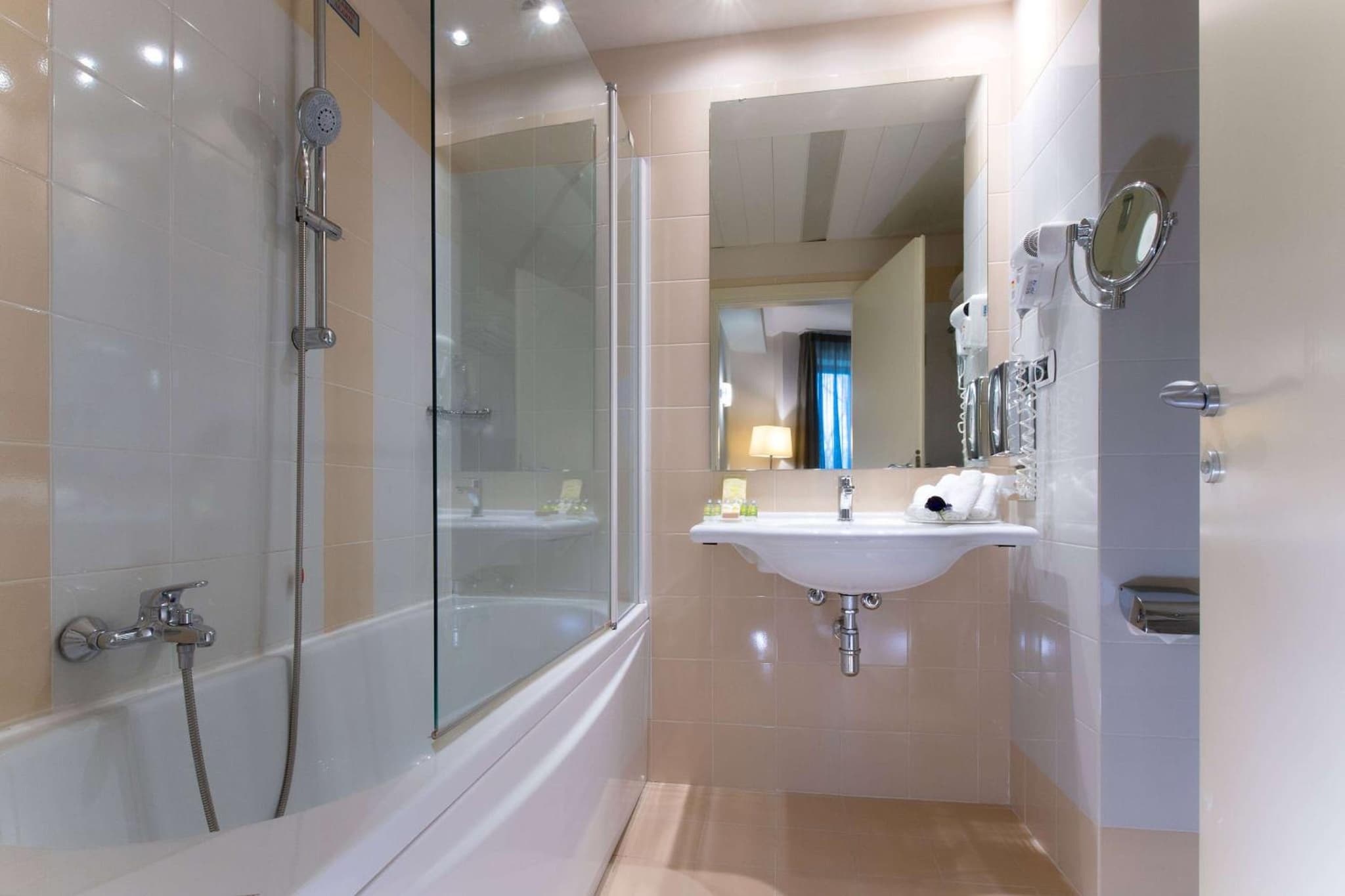 Zeus Essence Dolce by Wyndham Milan Malpensa photo 3