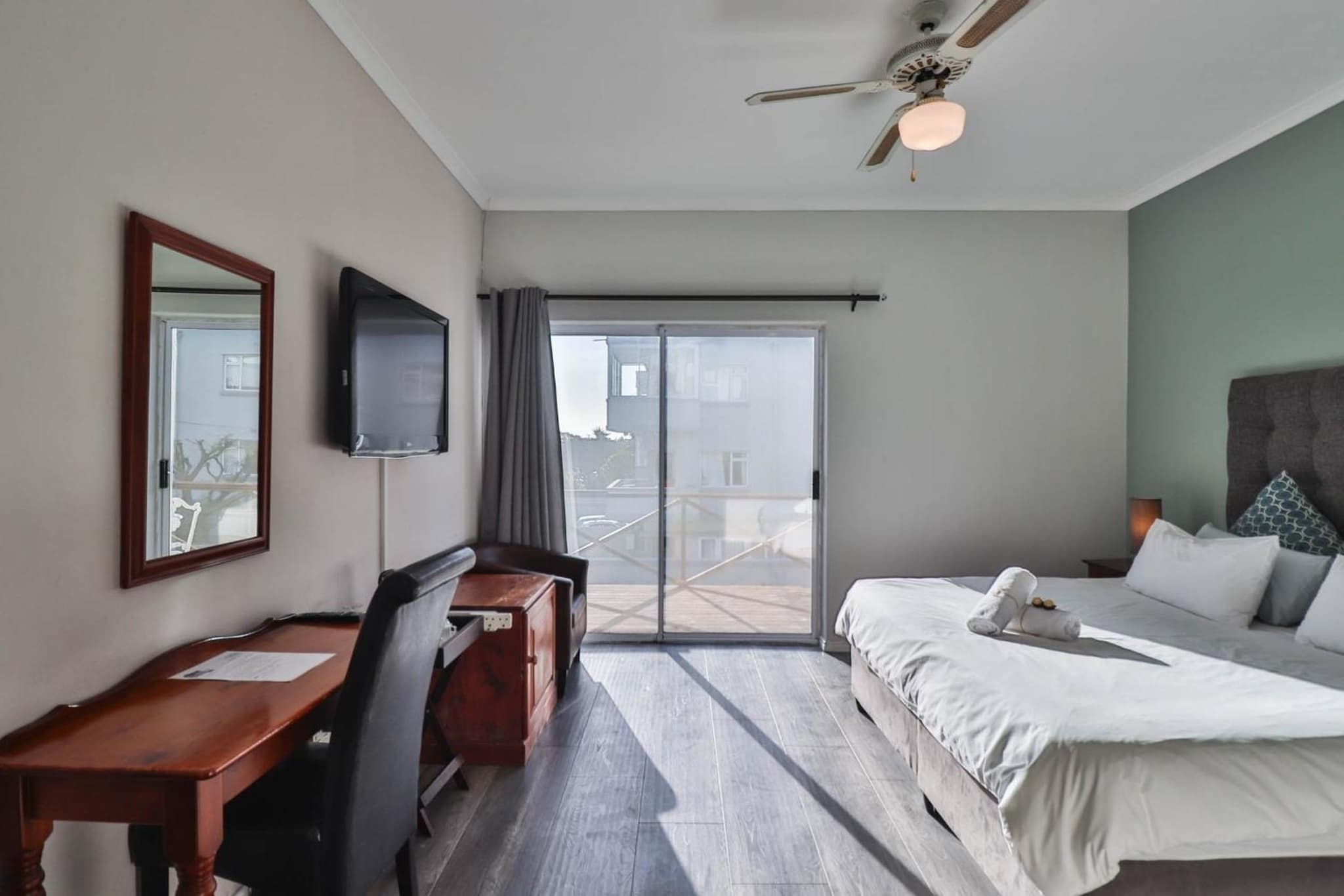Spring Tide Inn Guest House by CTHA photo 2