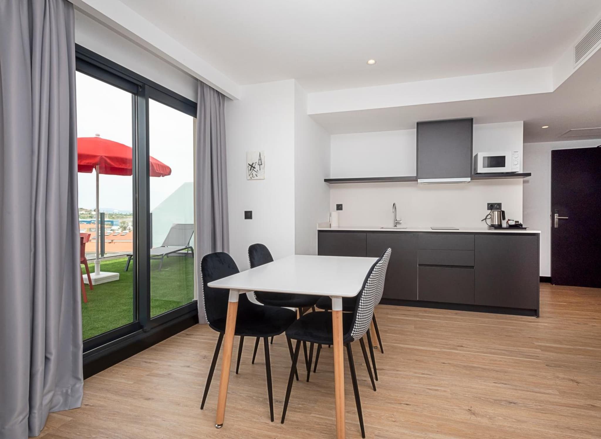 Sercotel Plana Suites photo 3