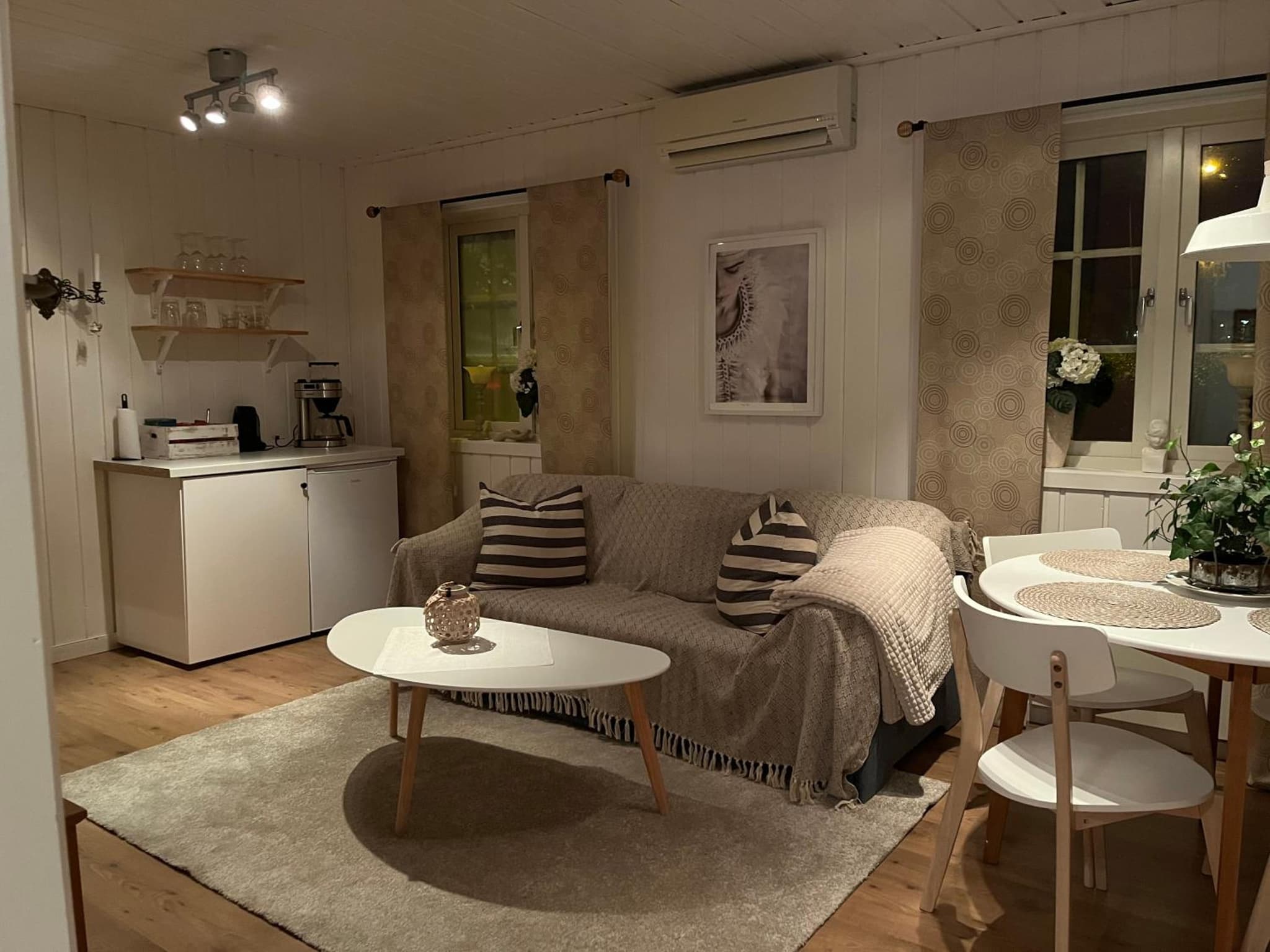 Lilla gröna huset på gården photo 5