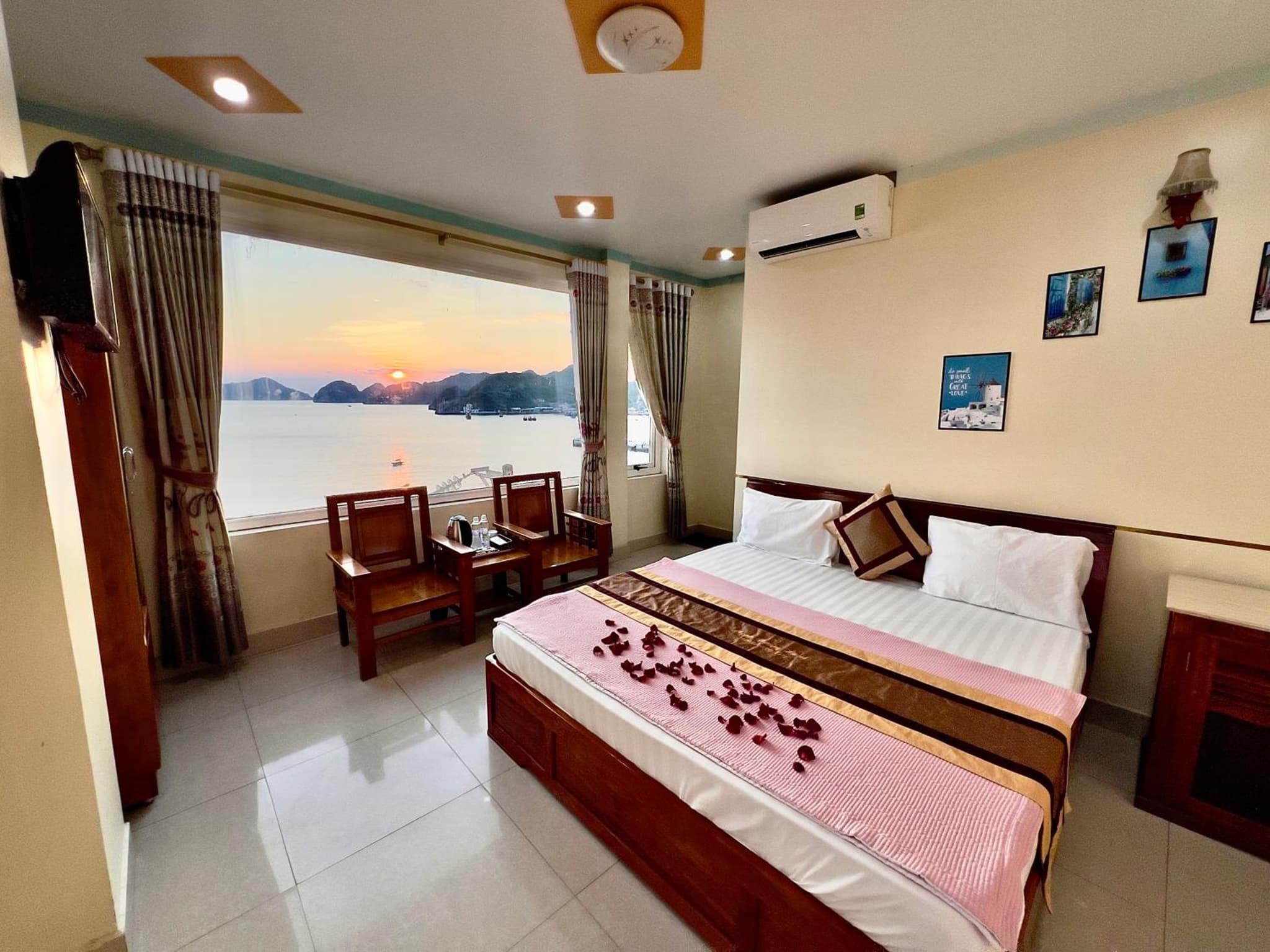 Manh Vuong Hotel CatBa photo 3
