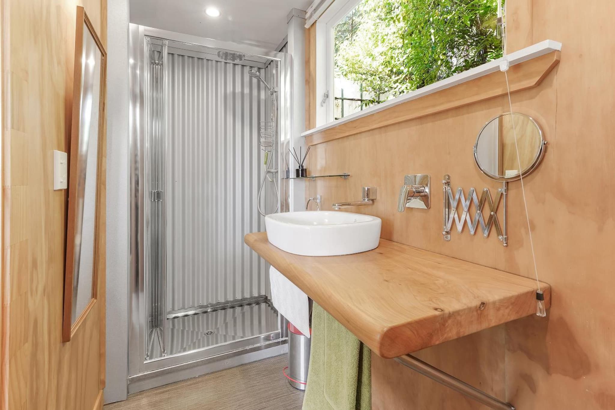 The Treehouse - Raglan Holiday Studio photo 6
