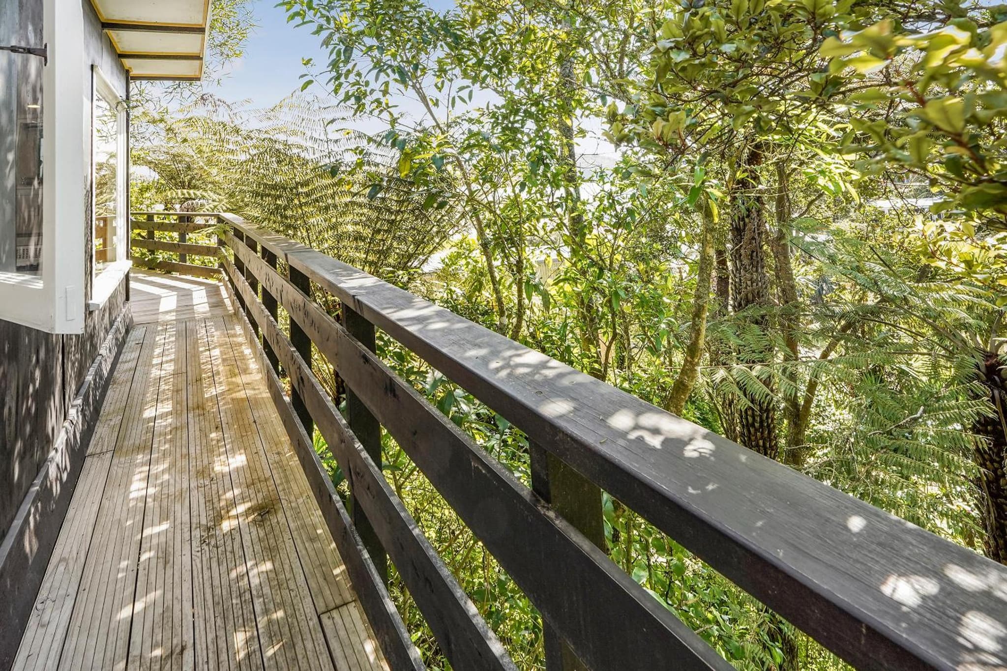 The Treehouse - Raglan Holiday Studio photo 7