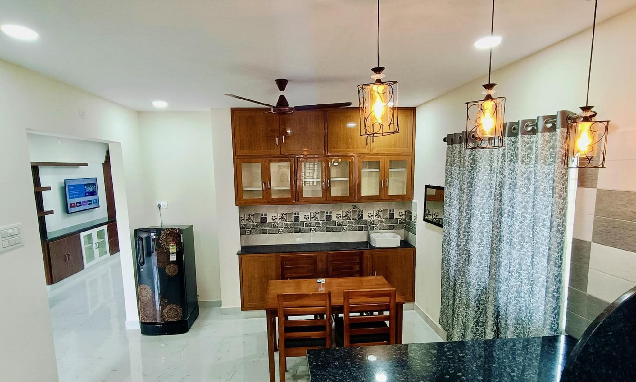 TrueLife - Chinmai Nivas - Breakfast Included - Modern 2BHK homes for families - Tirumala Mountain View - Fast WiFi - Many restaurants nearby - Hall, AC be photo 2