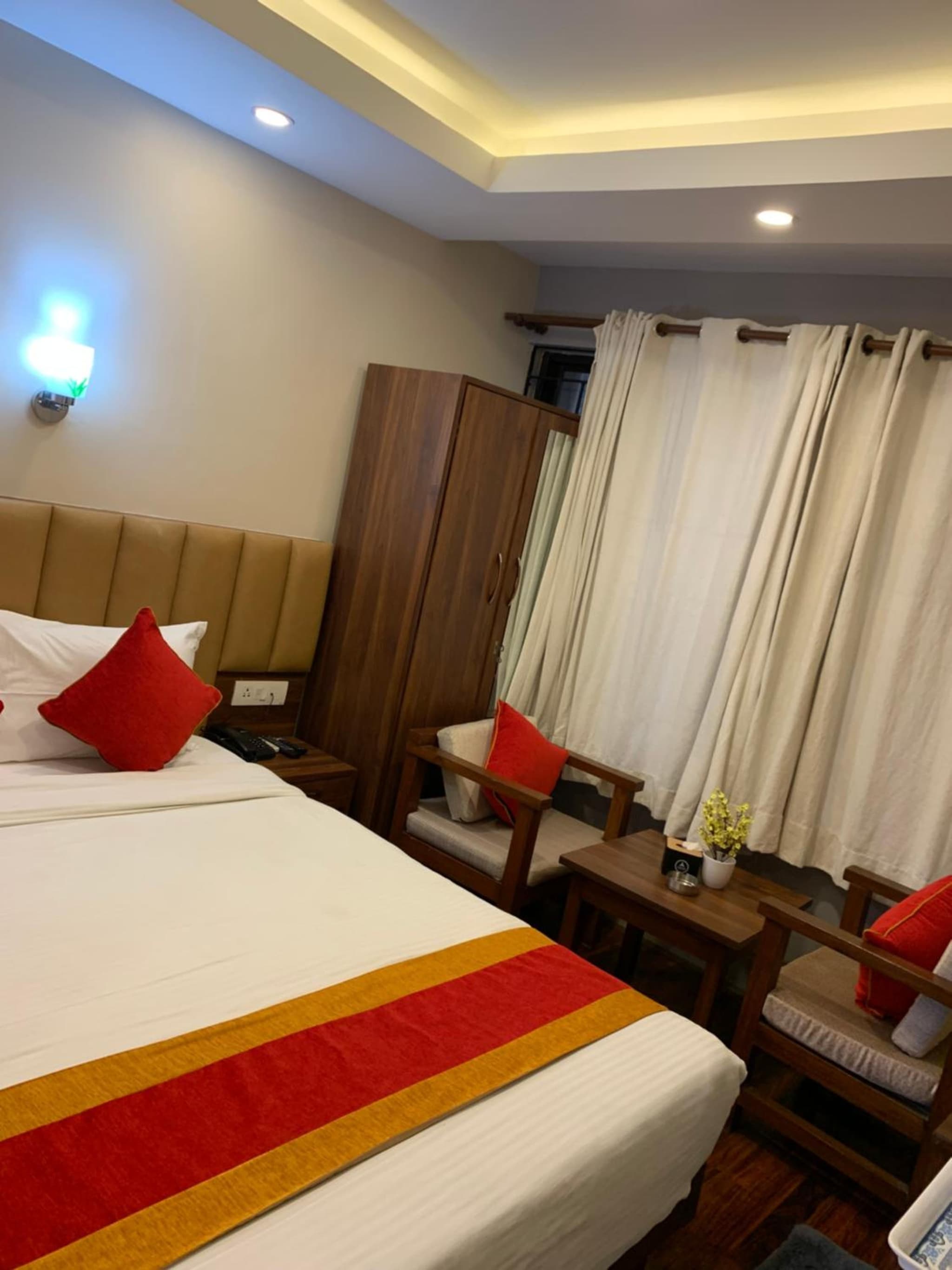 Redstone Regency Hotel photo 3