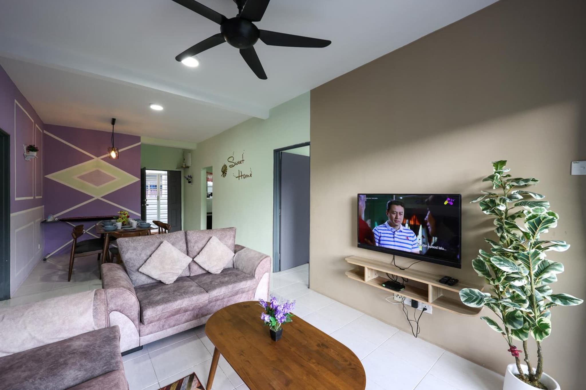 Moonight Luxe Suite, Cameron's Emerald Avenue photo 5