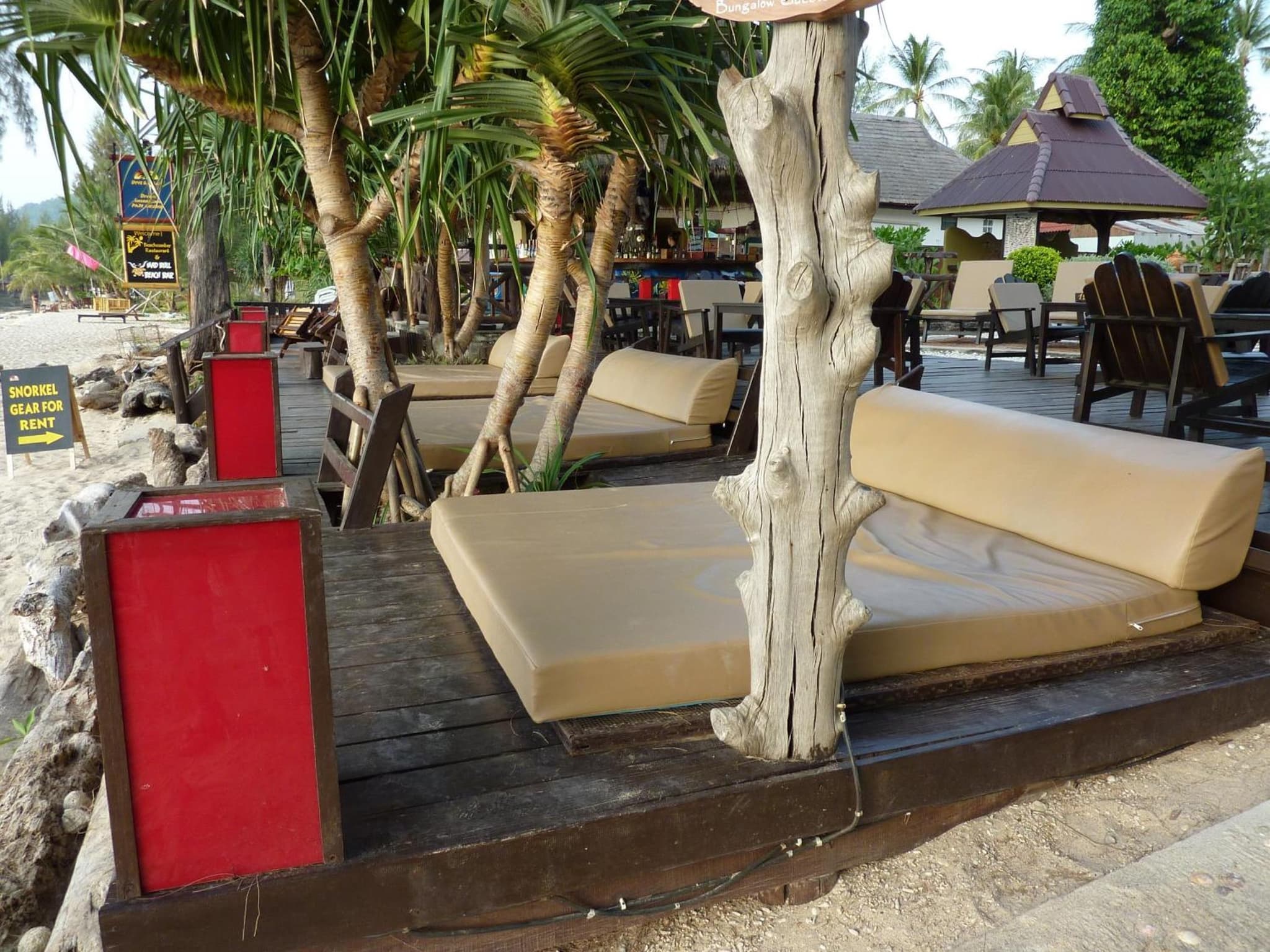 Lanta Castaway Beach Resort photo 8