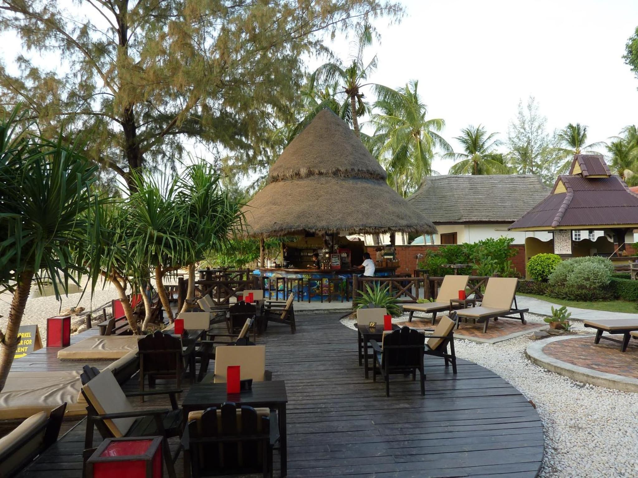 Lanta Castaway Beach Resort photo 7