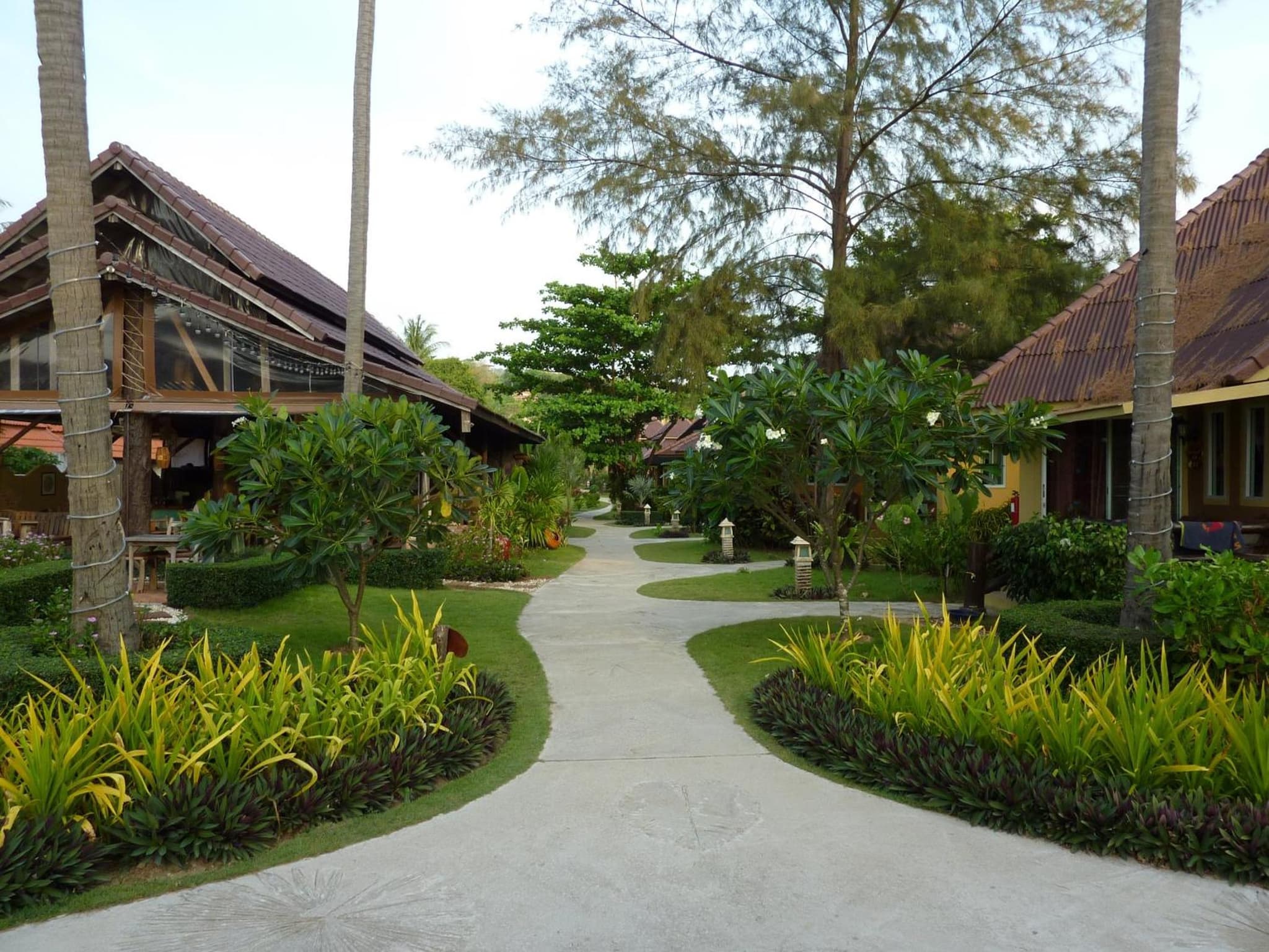 Lanta Castaway Beach Resort photo 4