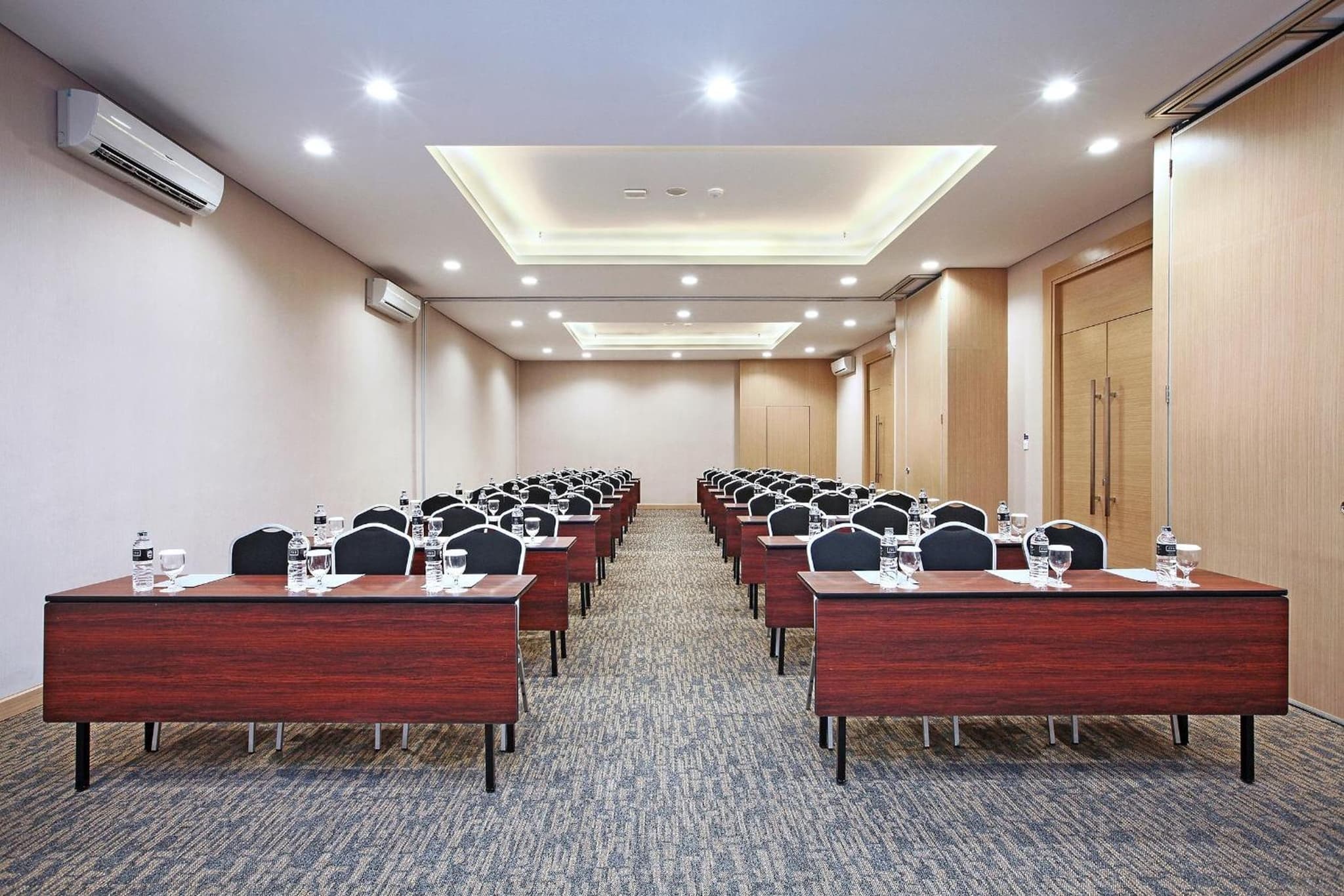 Hotel NEO Cirebon by ASTON photo 3