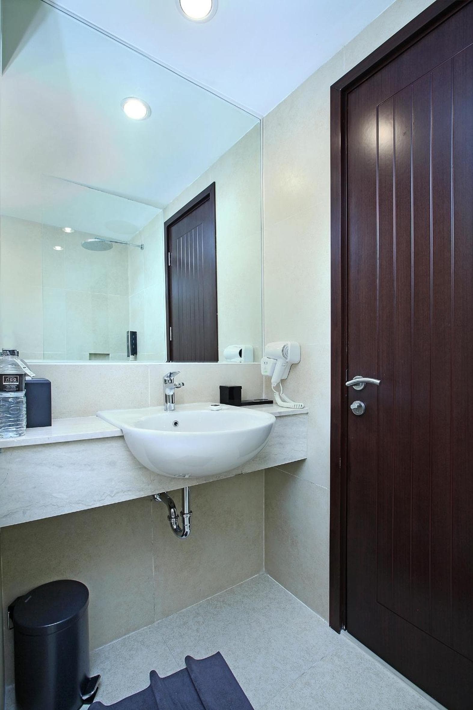 Hotel NEO Cirebon by ASTON photo 6