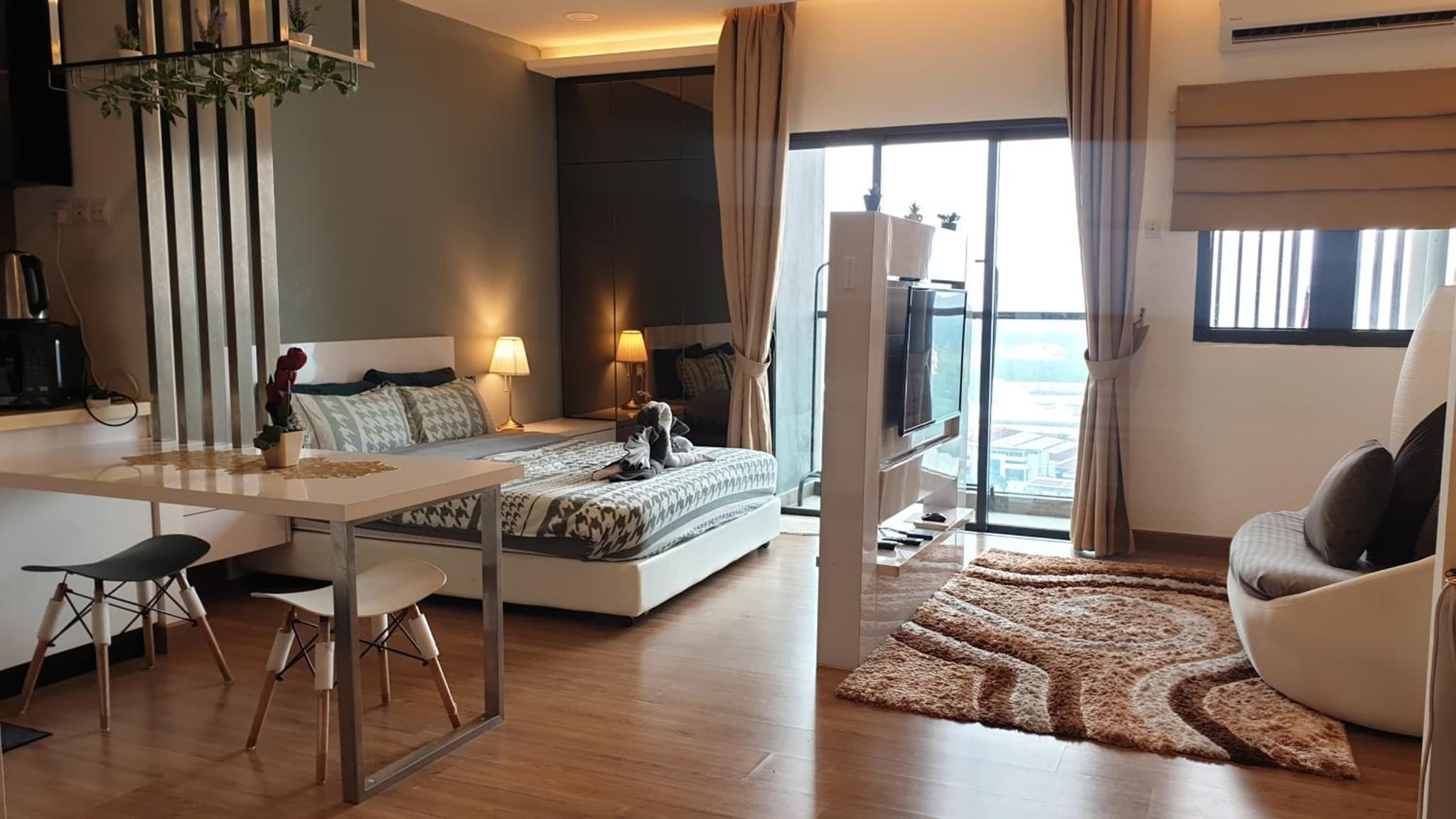 Eshue Designer Suites @ Simfoni Towers photo 5