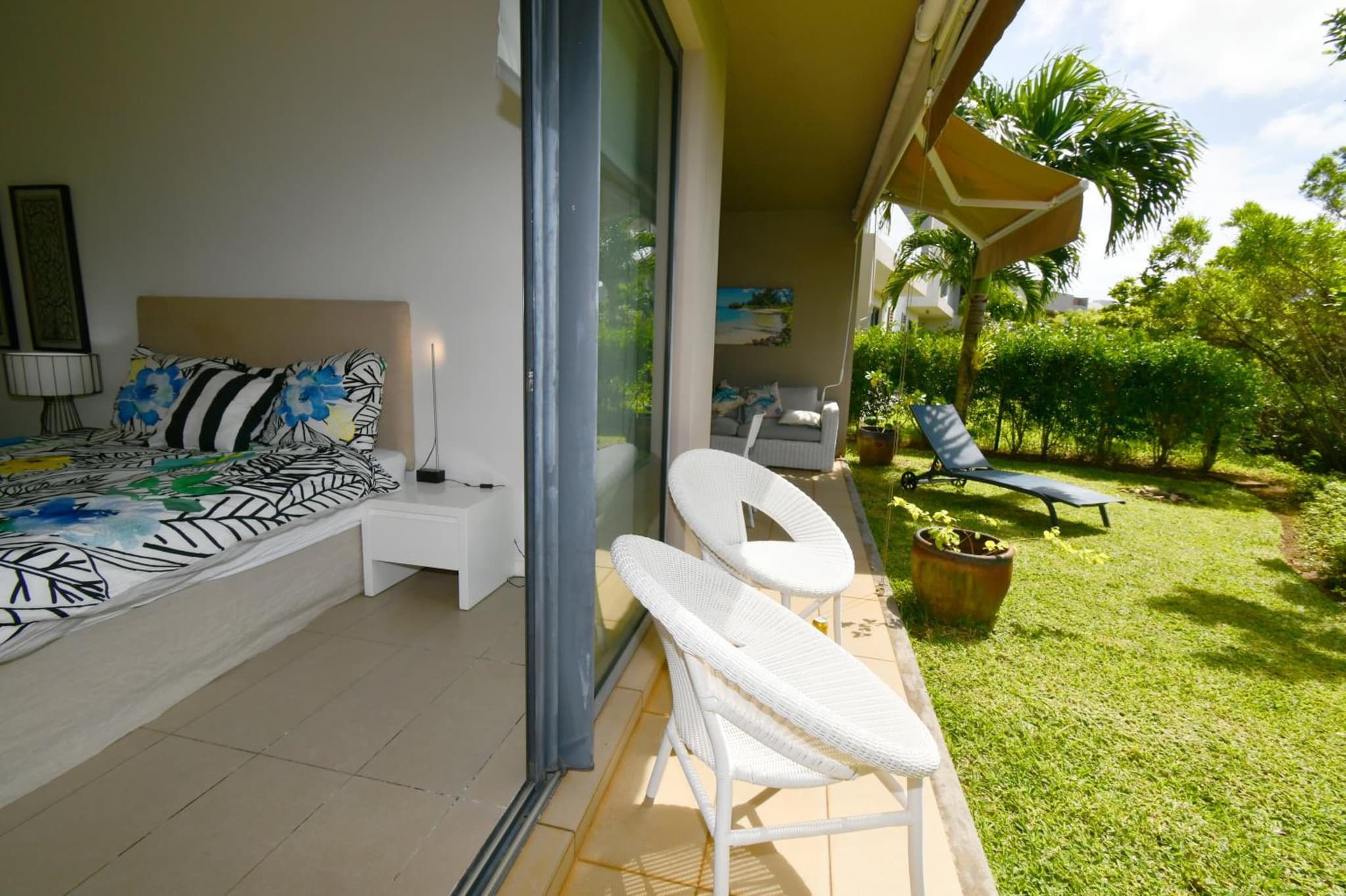 Azuri Beachside Apartment with Private Garden photo 2