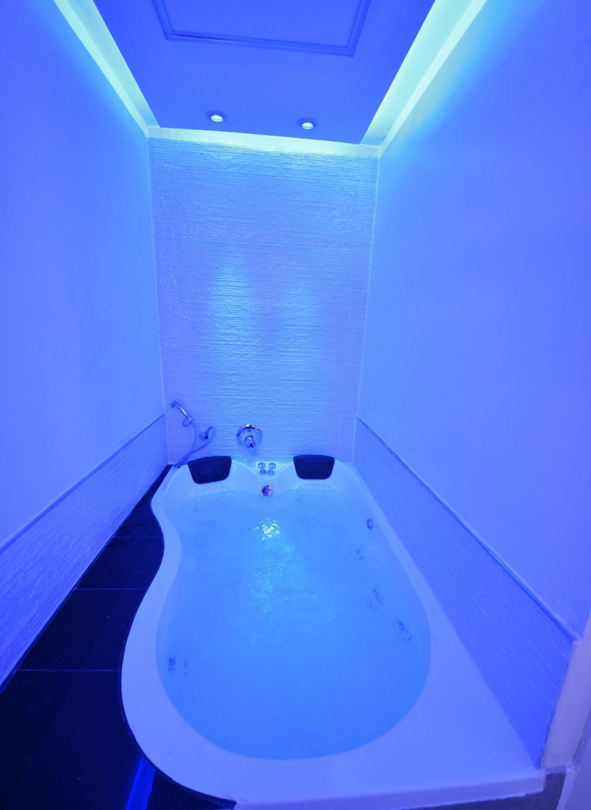 Jordan luxury suite photo 4