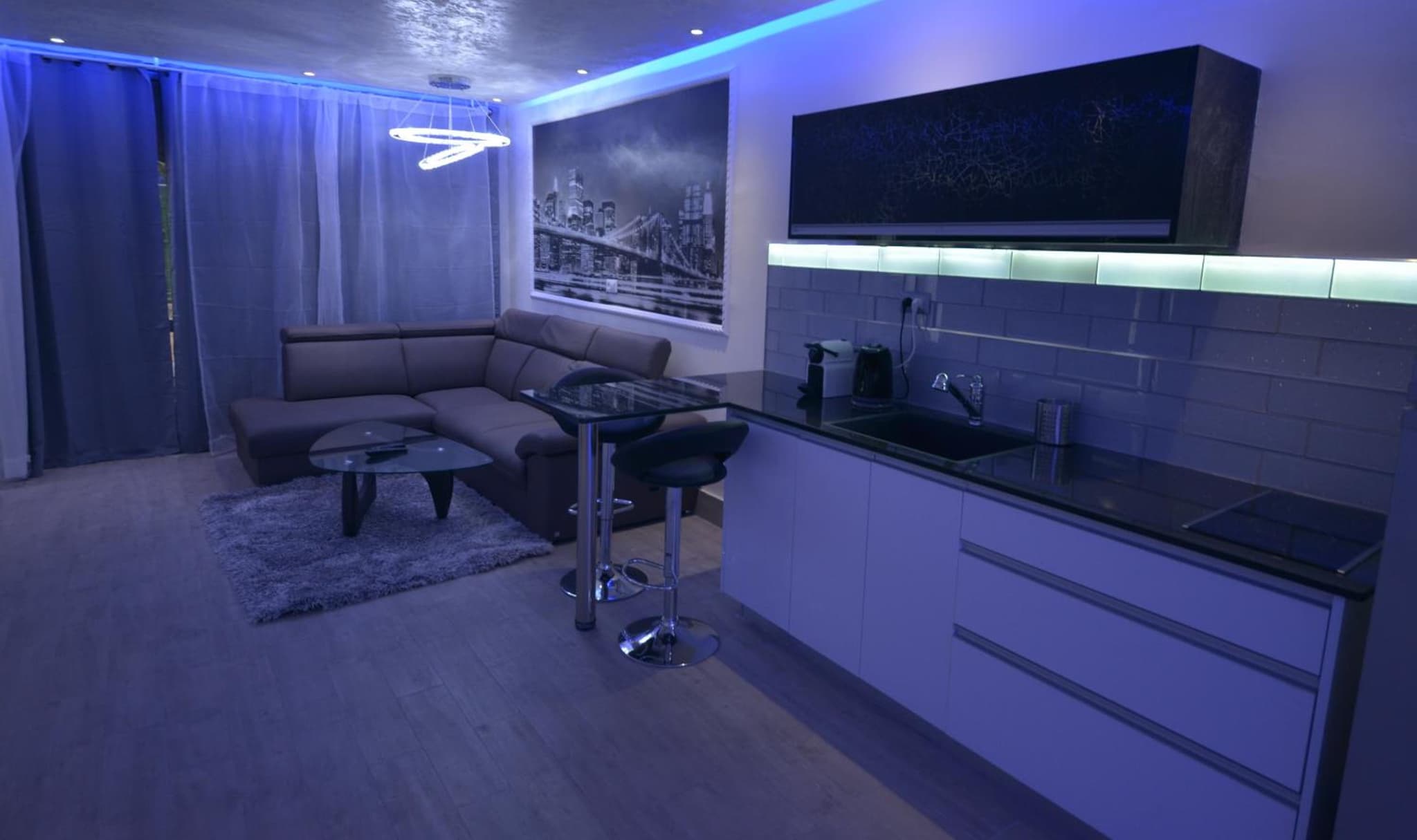 Jordan luxury suite photo 7