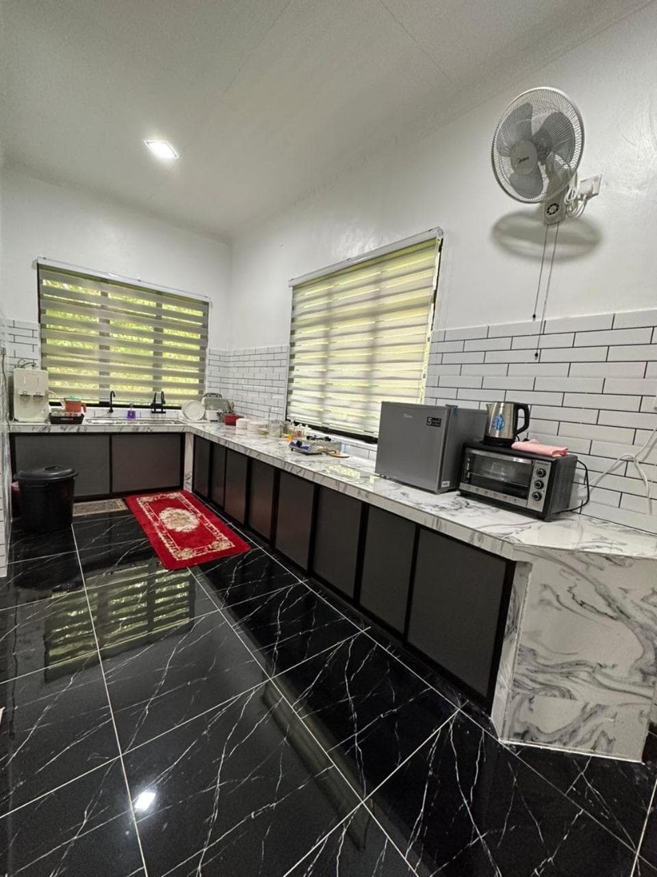 Rania Riverview Guesthouse #BestGuesthouseInTown #SpaciousLivingRoom #ModernClassicConcept #LuxuryDiningset #freeWifi #Netflix #FullyAircond #CozyPrayerSpa photo 9