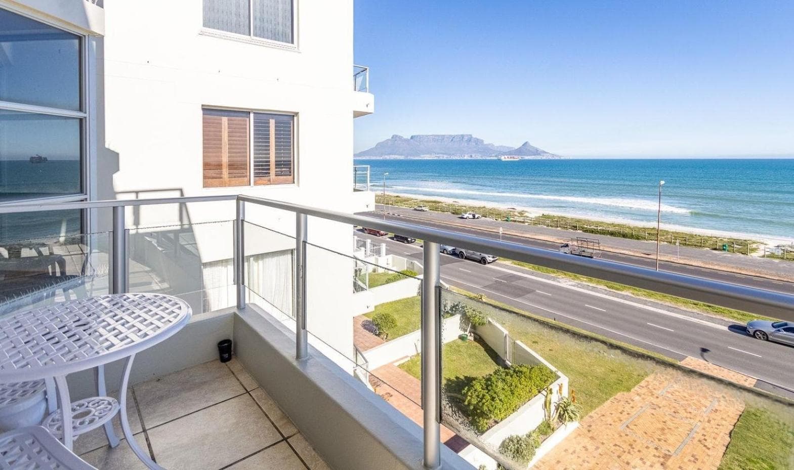 Bloubergstrand Beachfront Apartment with Secure Garage and Pool
